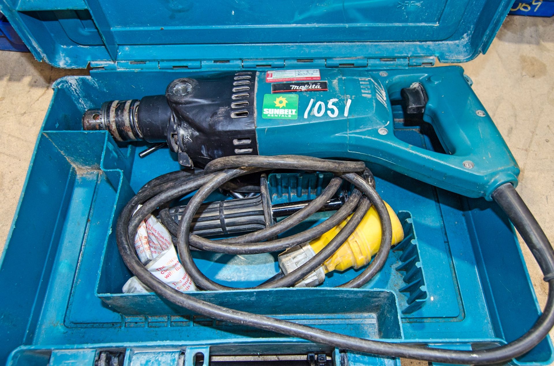 Makita 8406 110v diamond core drill c/w carry case AS2578