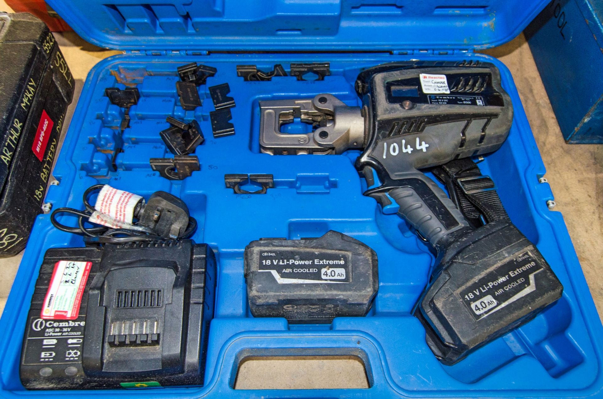 Cembre B500 18v cordless crimping tool c/w 2 - batteries, charger and carry case A728497