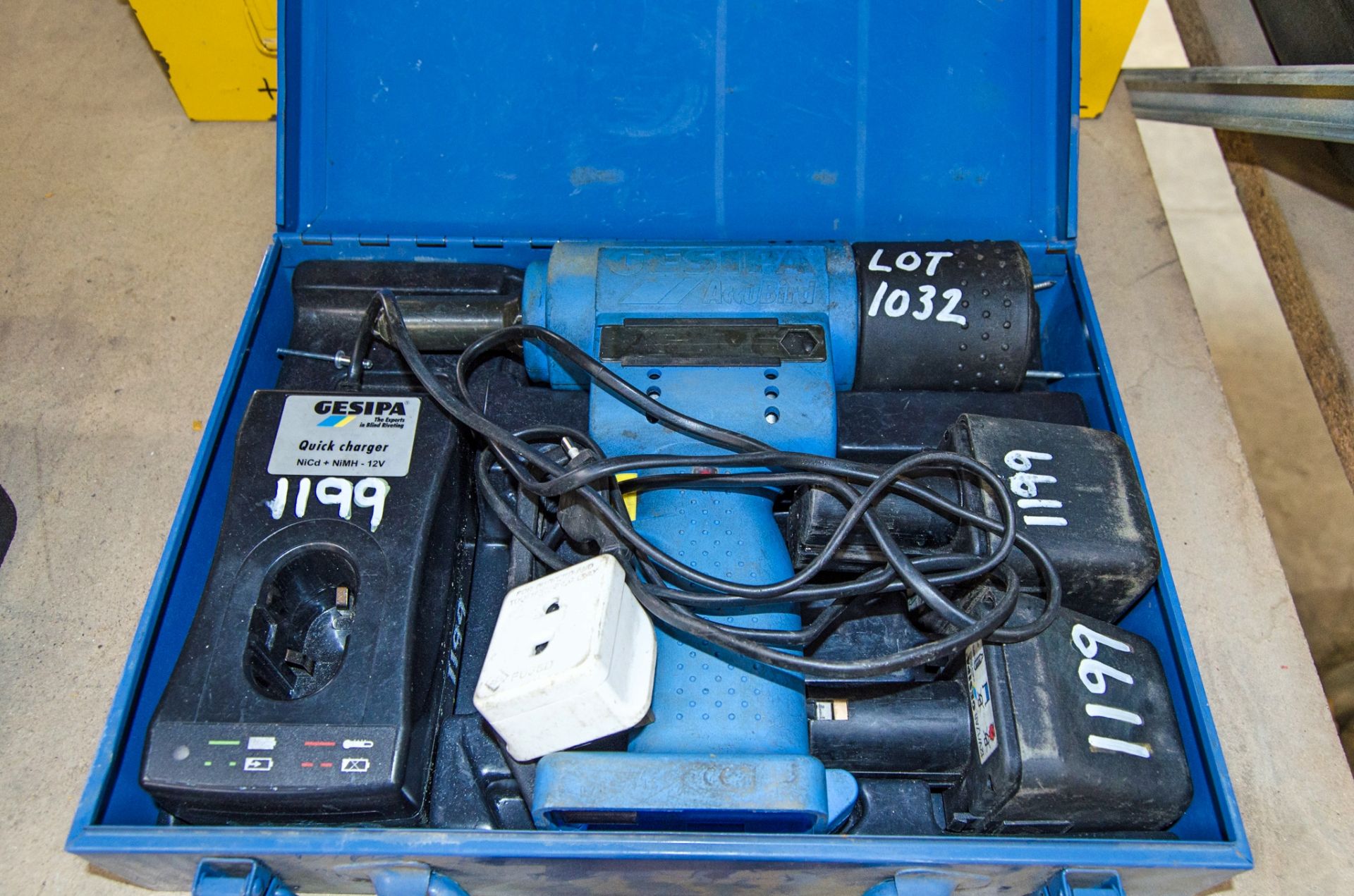 AccuBird Gesipa 12v cordless rivet gun c/w 2 - batteries, charger and carry case A1323580