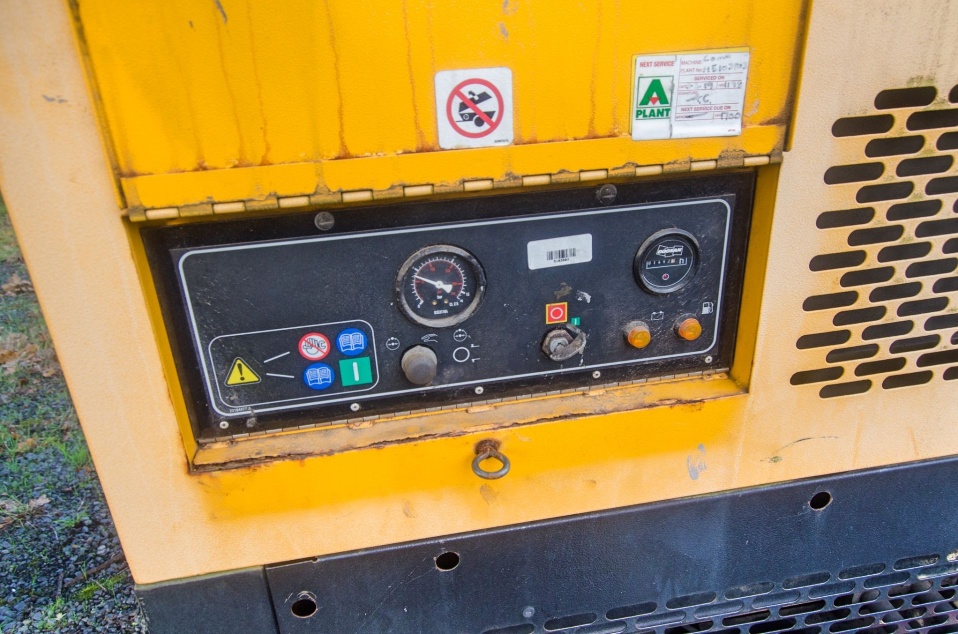 Doosan 7/72 diesel driven fast tow mobile air compressor Year: 2014 S/N: 542128 Recorded Hours: 1442 - Image 7 of 9