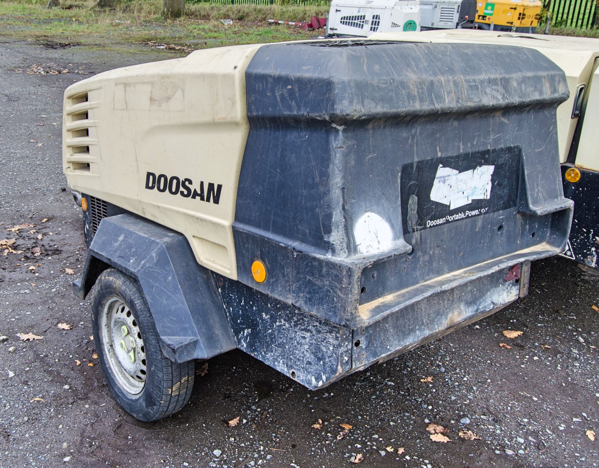 Doosan 7/41 diesel driven mobile air compressor Year: 2012 S/N: 431067 Recorded hours: 1865 79122 - Image 4 of 9