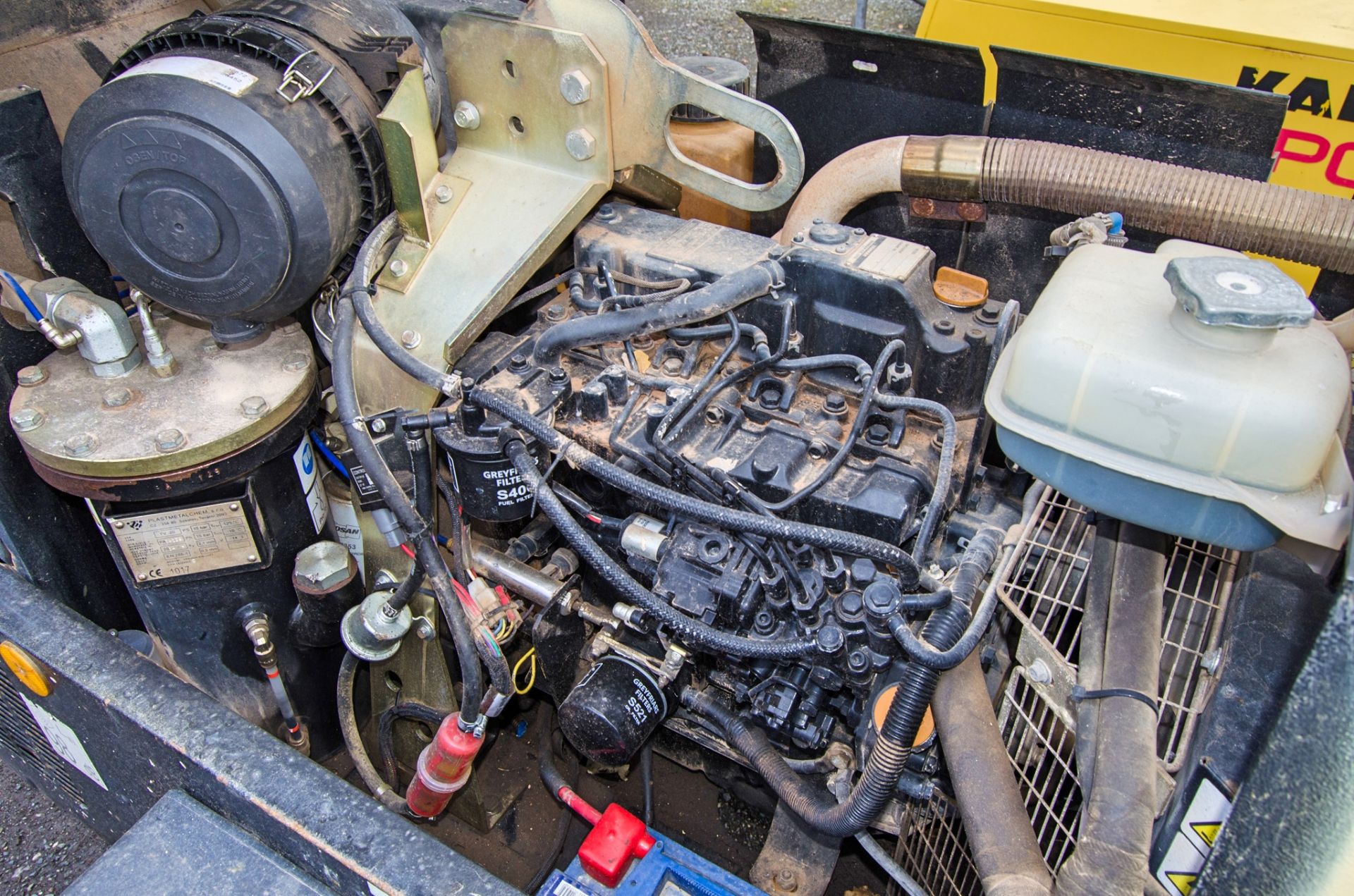 Doosan 7/41 diesel driven fast tow mobile air compressor Year: 2014 S/N: 432642 Recorded Hours: 364 - Image 9 of 10