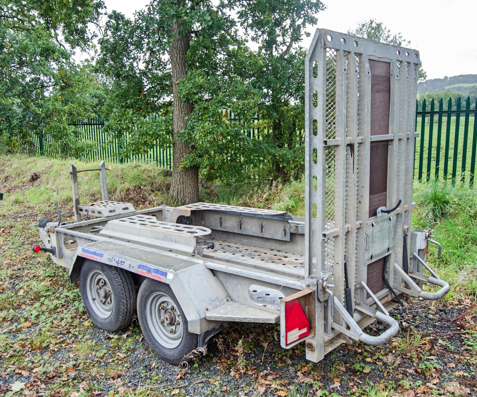 Indespension 8ft x 4 ft tandem axle plant trailer c/w Digadoc excavator docking system S/N: 127622 - Image 4 of 7