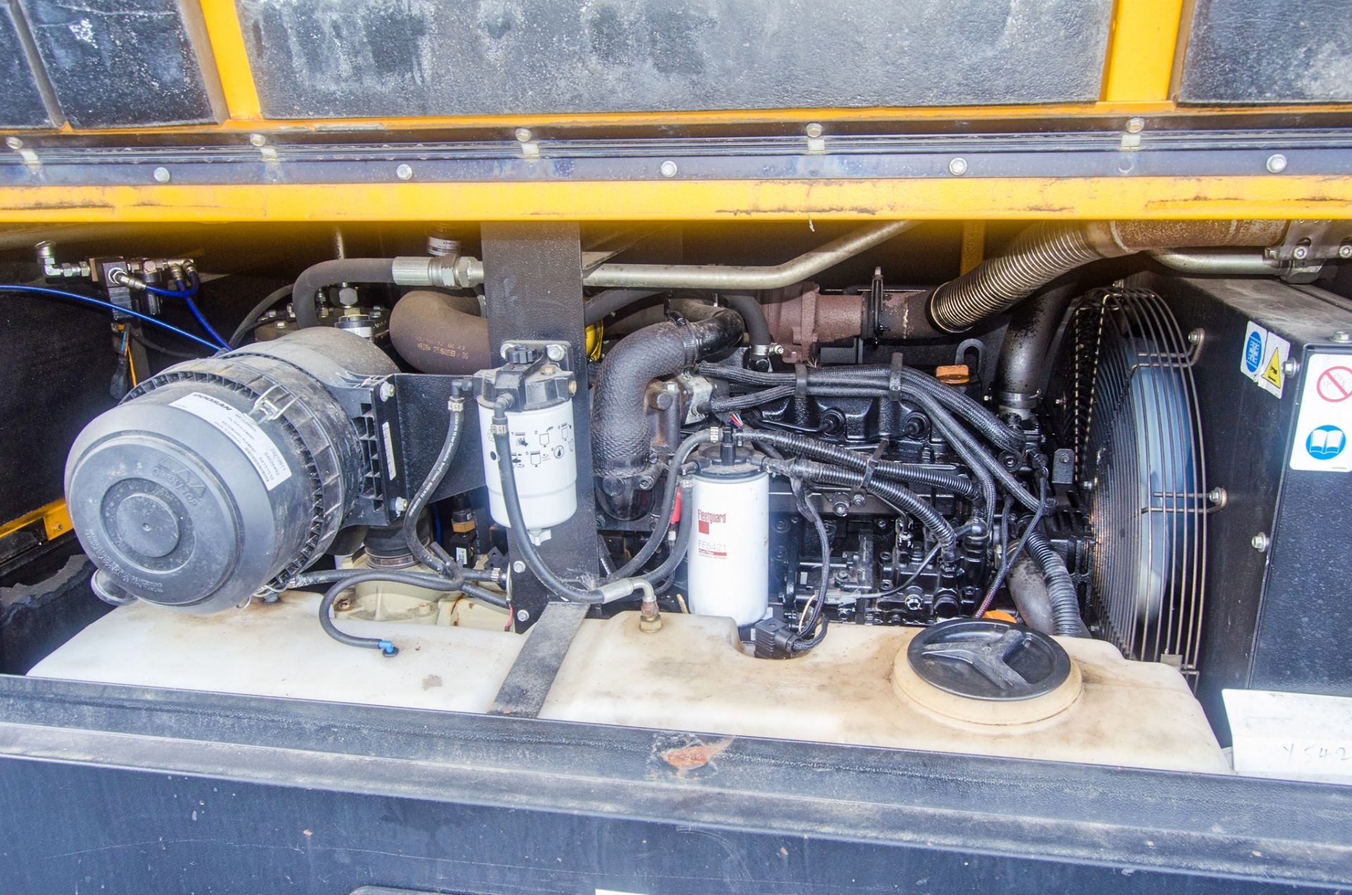Doosan 7/72 diesel driven fast tow mobile air compressor Year: 2014 S/N: 542128 Recorded Hours: 1442 - Image 9 of 9