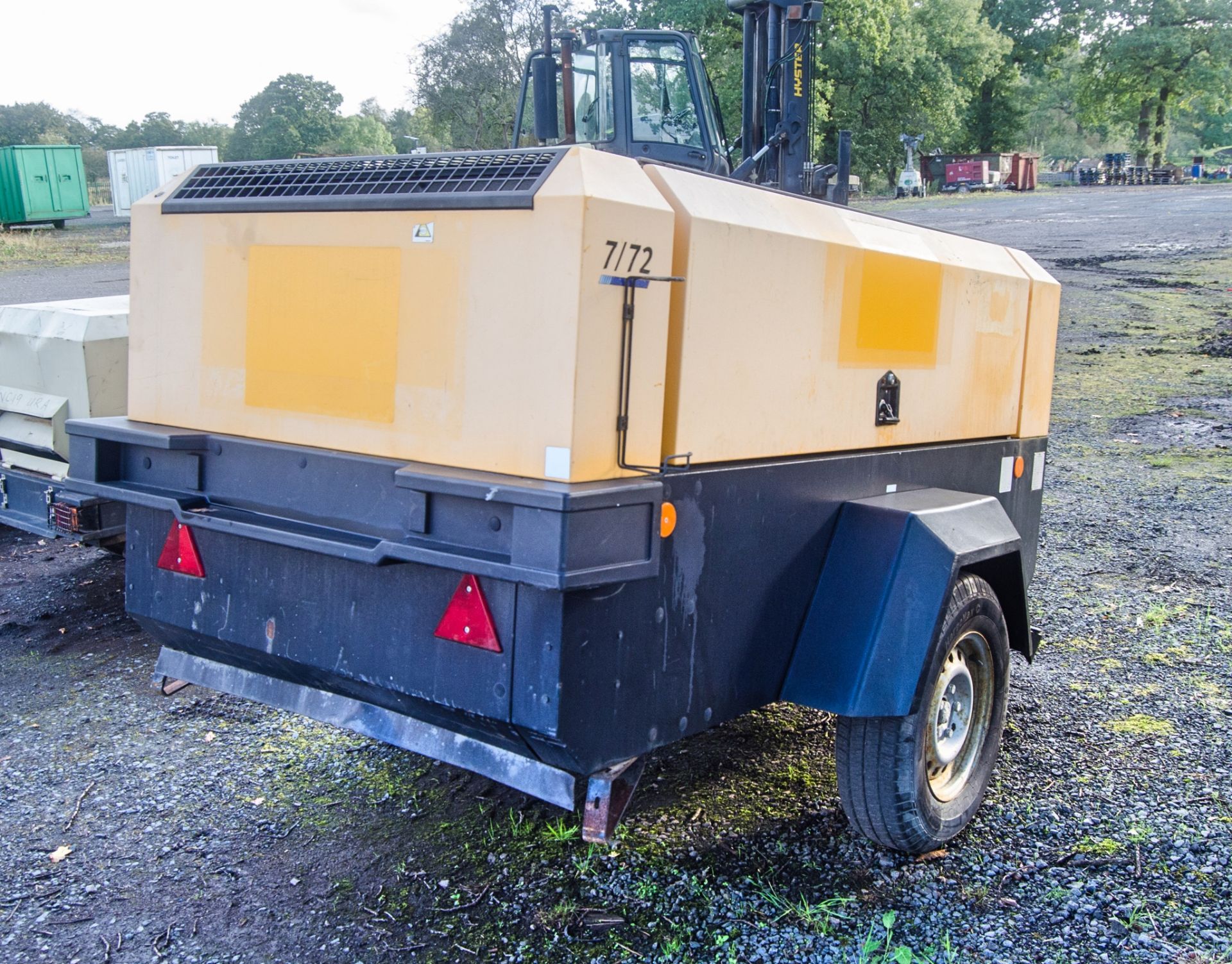 Doosan 7/72 diesel driven fast tow mobile air compressor Year: 2014 S/N: 542128 Recorded Hours: 1442 - Image 3 of 9