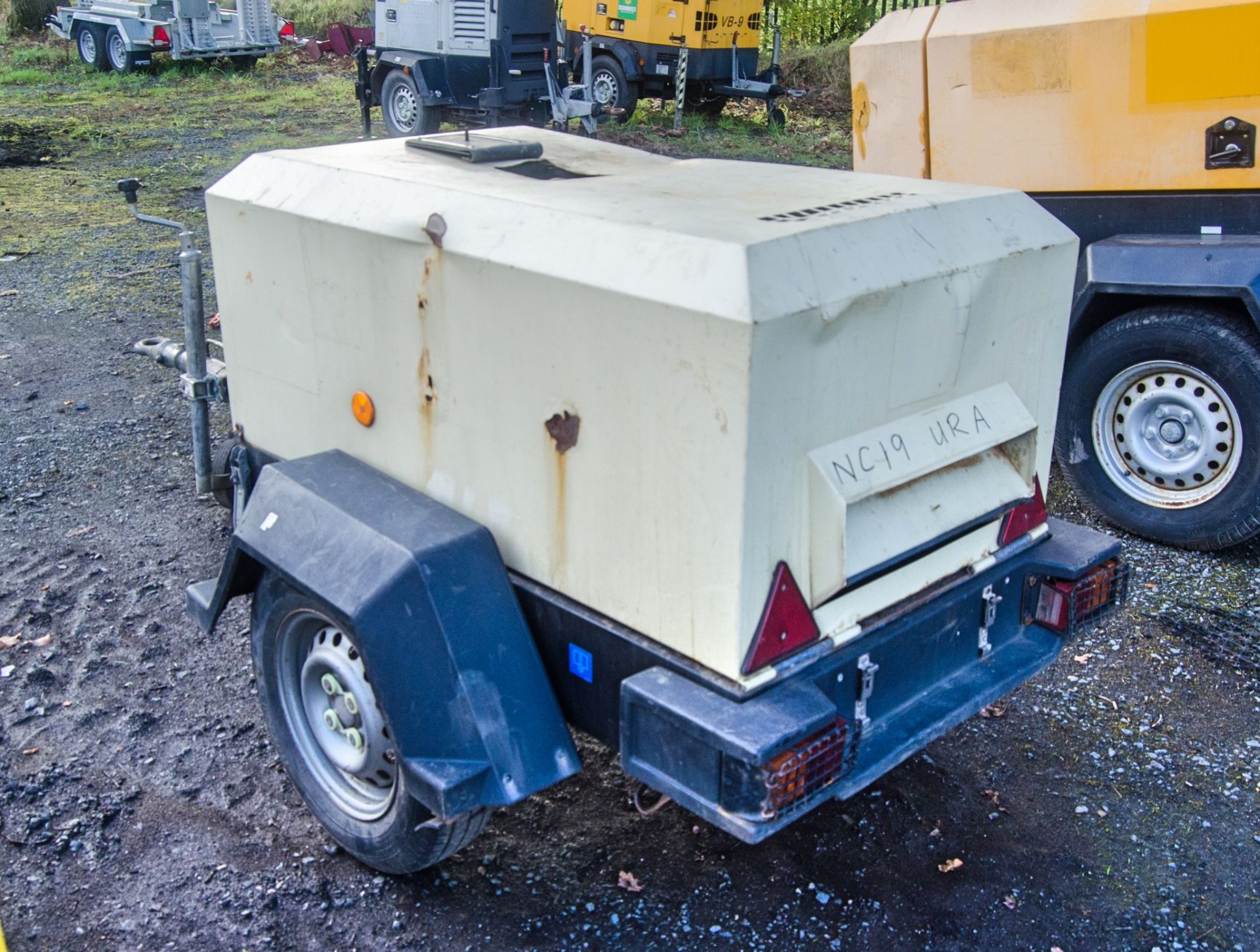 Doosan 7/20 diesel driven fast tow mobile air compressor Year: 2017 S/N: 124522 Recorded Hours: - Image 4 of 9