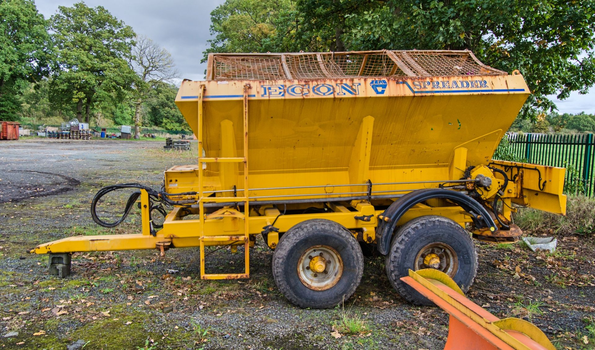 Econ WZC TPF34 tandem axle hydraulic driven salt spreader S/N: 43761 A379162 - Image 8 of 10