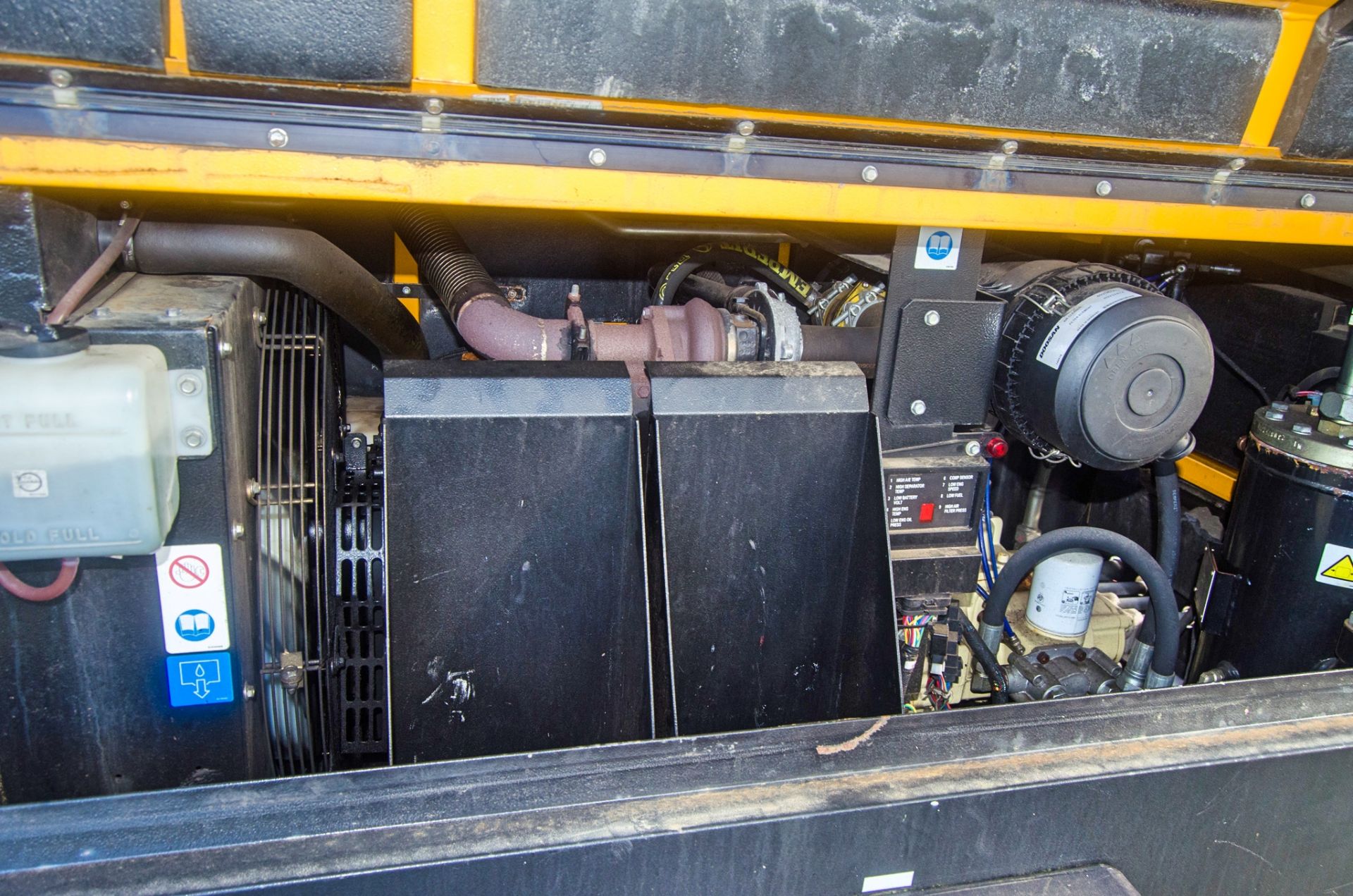 Doosan 7/72 diesel driven fast tow mobile air compressor Year: 2014 S/N: 542128 Recorded Hours: 1442 - Image 8 of 9