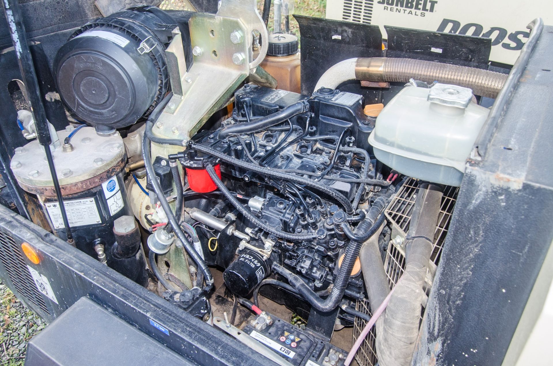 Doosan 7/41 diesel driven fast tow mobile air compressor Year: 2015 S/N: 433702 Recorded Hours: - Image 8 of 9