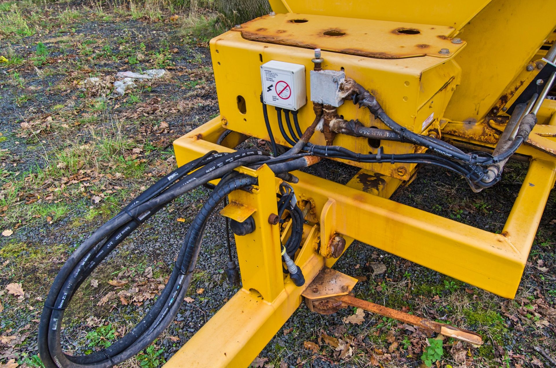 Econ WZC TPF34 tandem axle hydraulic driven salt spreader S/N: 43761 A379162 - Image 10 of 10