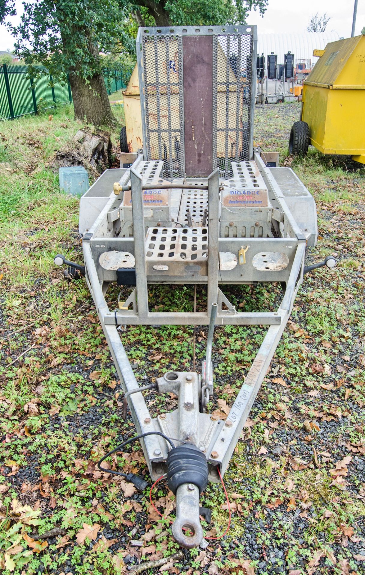 Indespension 8ft x 4 ft tandem axle plant trailer c/w Digadoc excavator docking system S/N: 127622 - Image 5 of 7