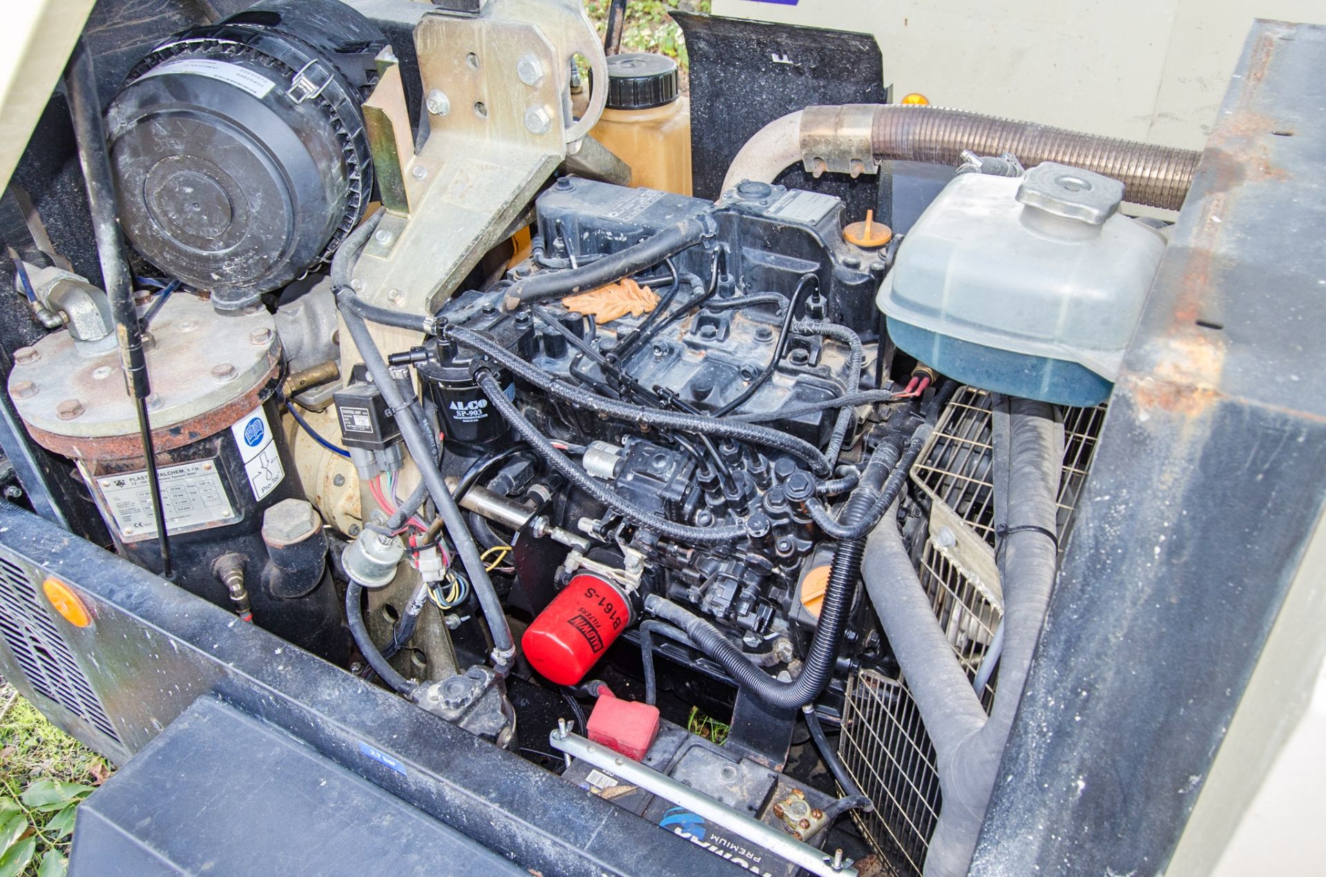 Doosan 7/41 diesel driven fast tow mobile air compressor Year: 2017 S/N: 434513 Recorded Hours: - Image 8 of 9