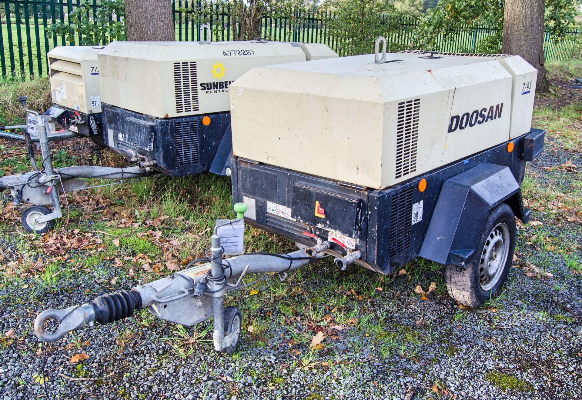 Doosan 7/41 diesel driven fast tow mobile air compressor Year: 2015 S/N: 433702 Recorded Hours: