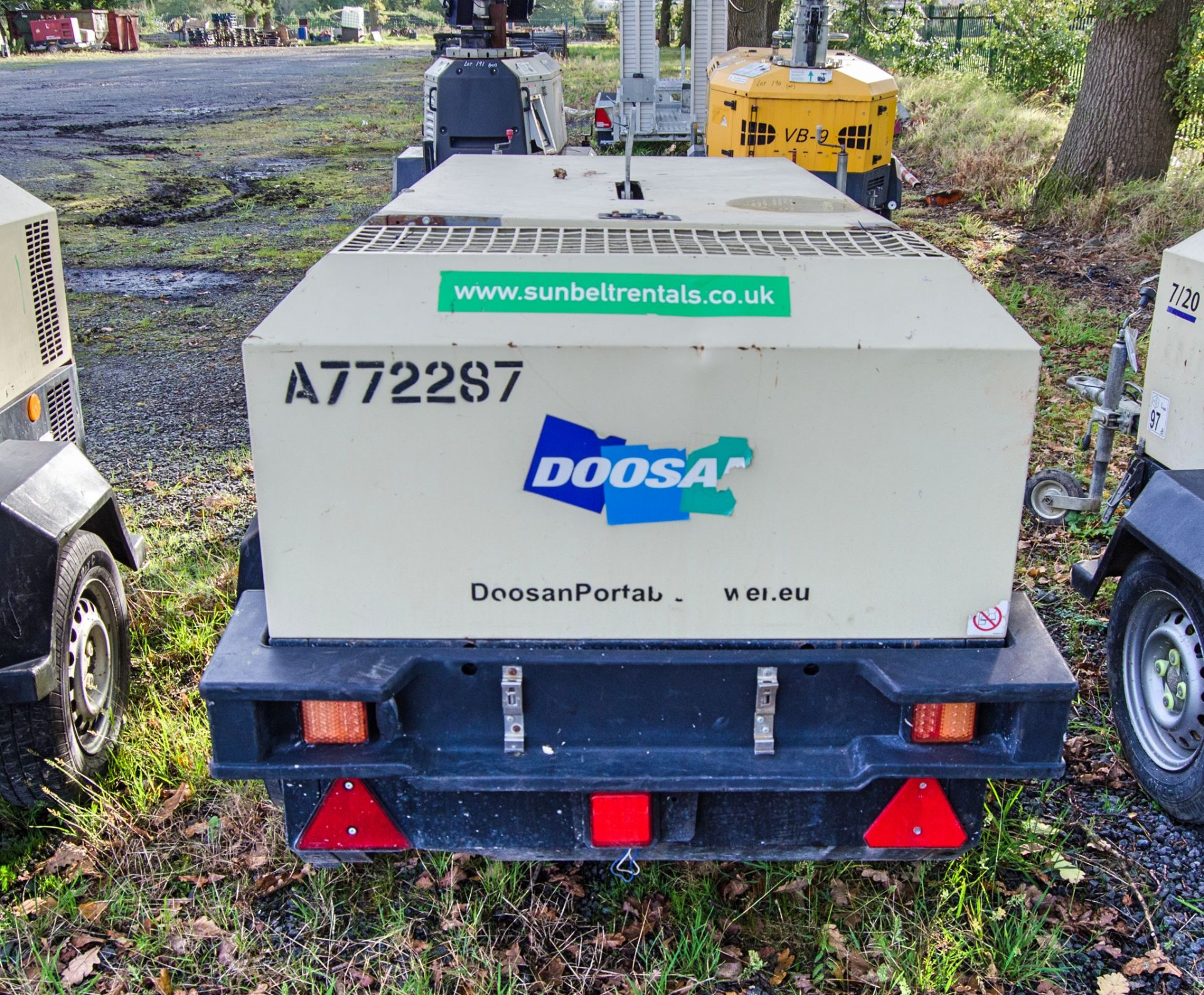 Doosan 7/41 diesel driven fast tow mobile air compressor Year: 2017 S/N: 434513 Recorded Hours: - Image 6 of 9