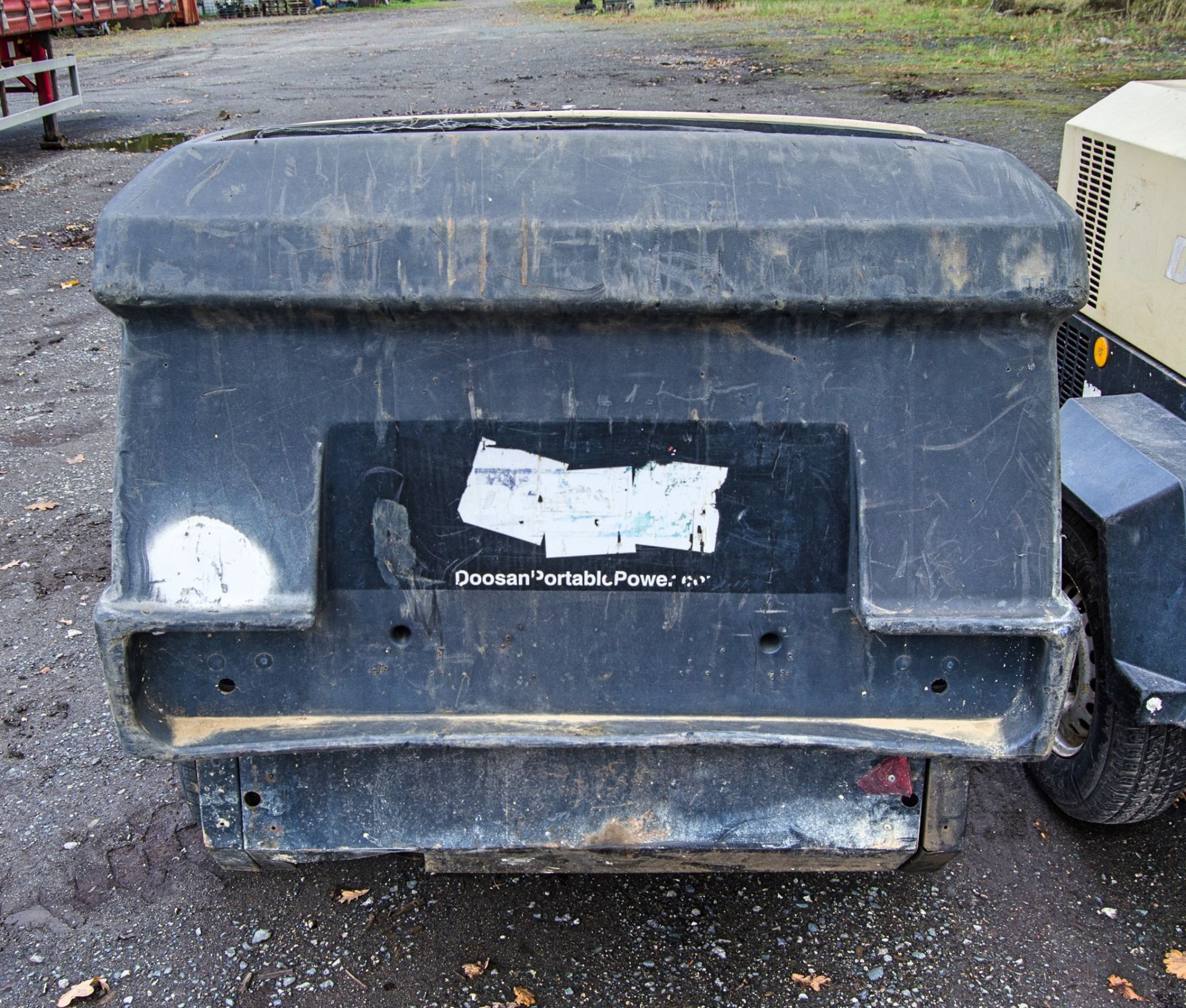 Doosan 7/41 diesel driven mobile air compressor Year: 2012 S/N: 431067 Recorded hours: 1865 79122 - Image 6 of 9