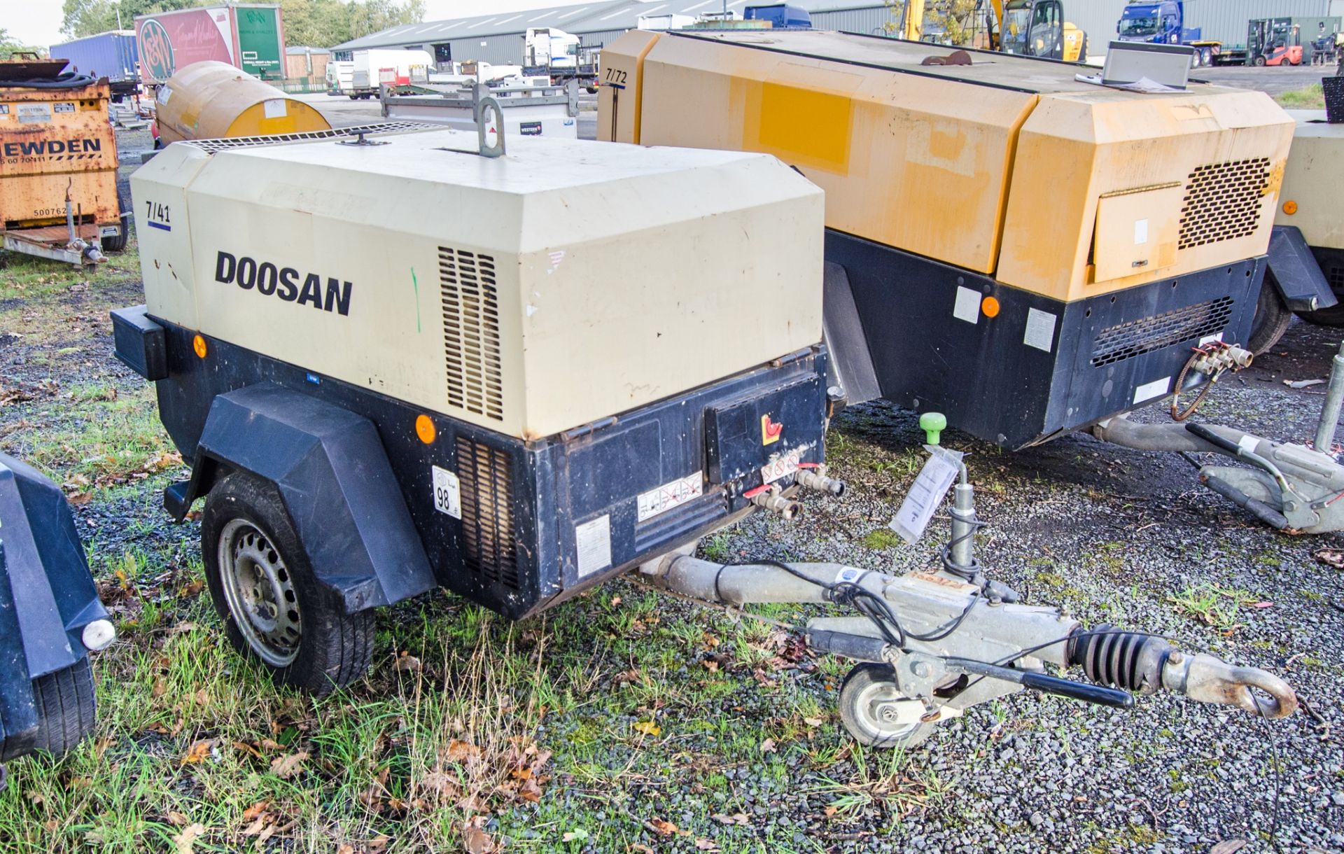 Doosan 7/41 diesel driven fast tow mobile air compressor Year: 2015 S/N: 433702 Recorded Hours: - Image 2 of 9