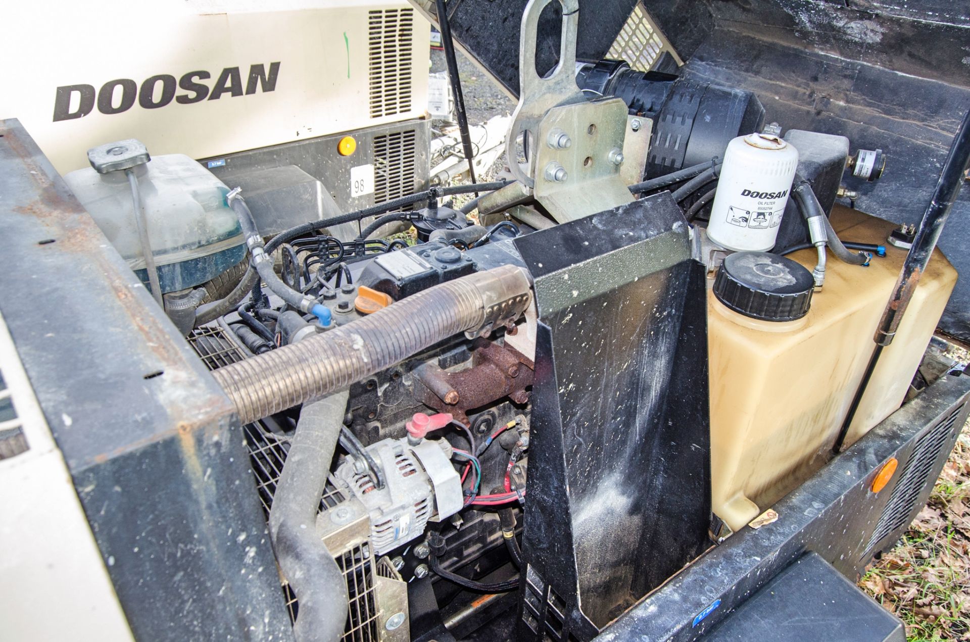 Doosan 7/41 diesel driven fast tow mobile air compressor Year: 2017 S/N: 434513 Recorded Hours: - Image 9 of 9