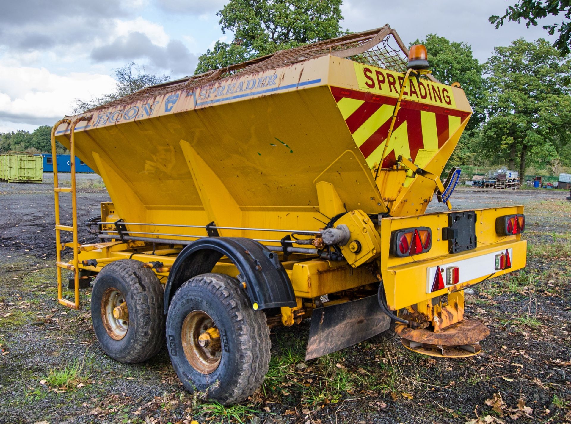 Econ WZC TPF34 tandem axle hydraulic driven salt spreader S/N: 43761 A379162 - Image 4 of 10