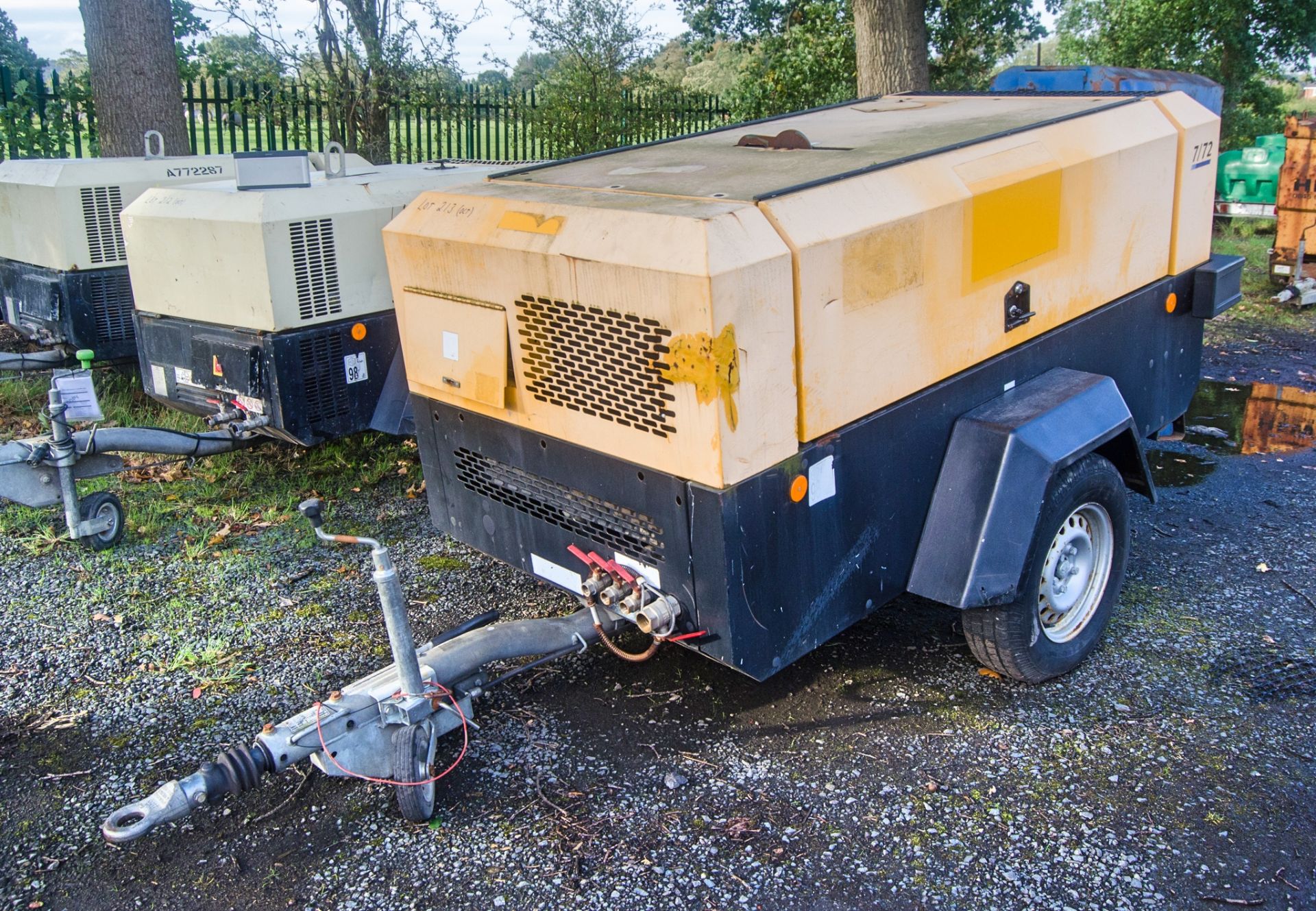 Doosan 7/72 diesel driven fast tow mobile air compressor Year: 2014 S/N: 542128 Recorded Hours: 1442