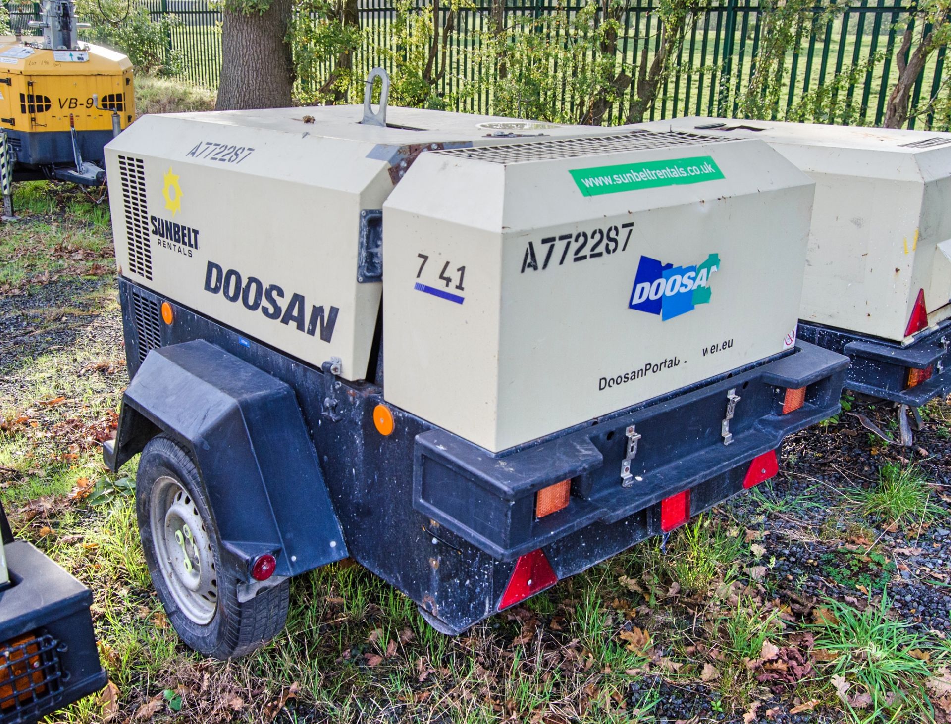 Doosan 7/41 diesel driven fast tow mobile air compressor Year: 2017 S/N: 434513 Recorded Hours: - Image 4 of 9