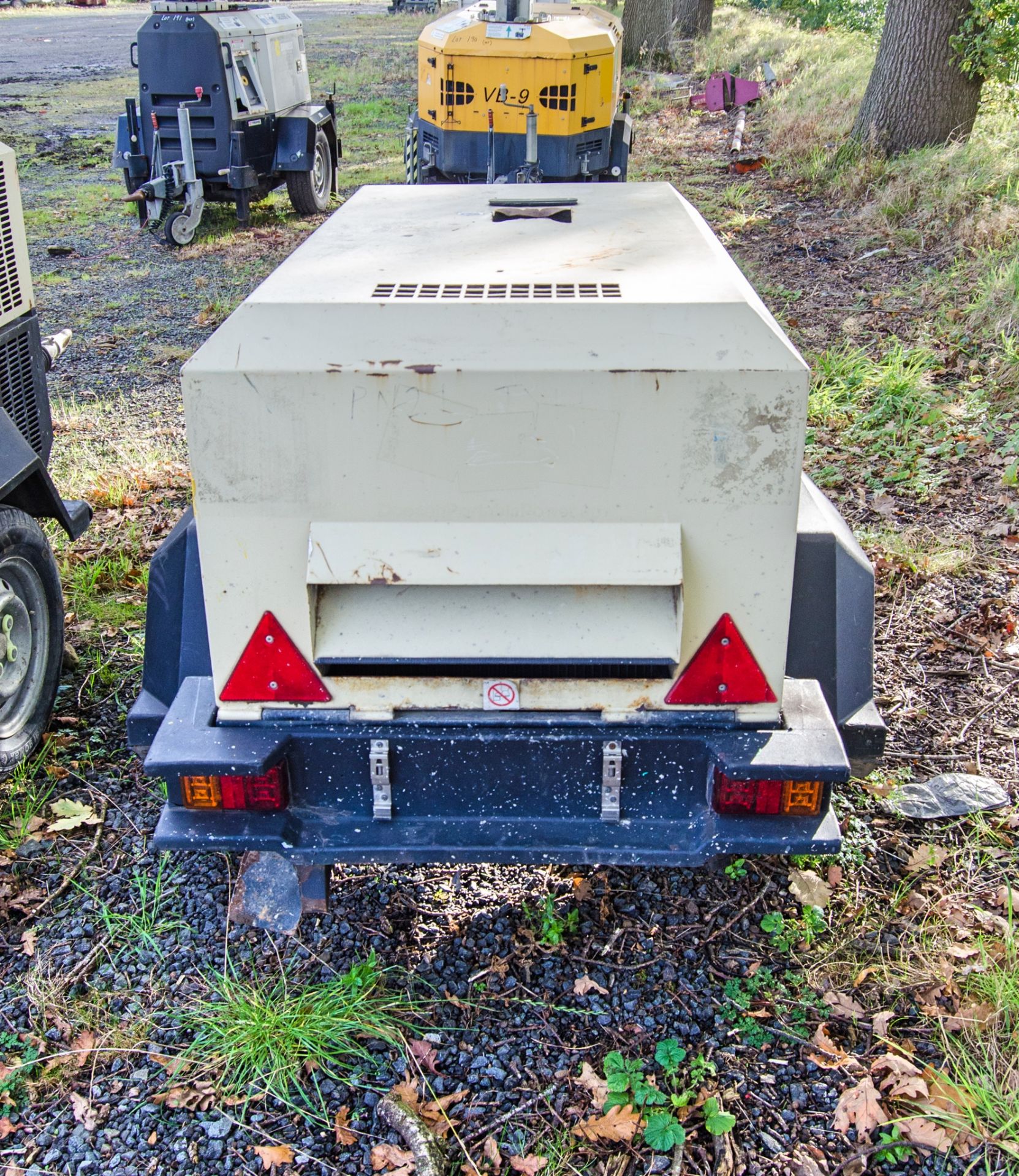 Doosan 7/20 diesel driven fast tow mobile air compressor Year: 2017 S/N: 124515 Recorded Hours: - Image 6 of 9