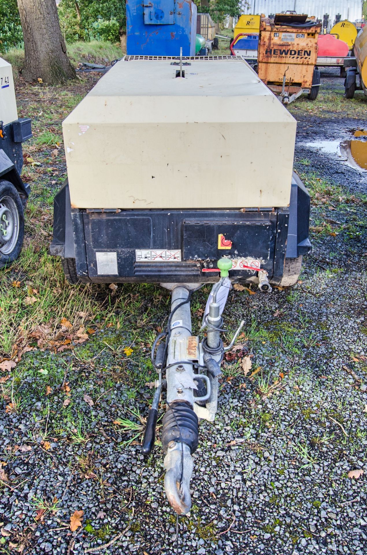 Doosan 7/41 diesel driven fast tow mobile air compressor Year: 2015 S/N: 433702 Recorded Hours: - Image 5 of 9