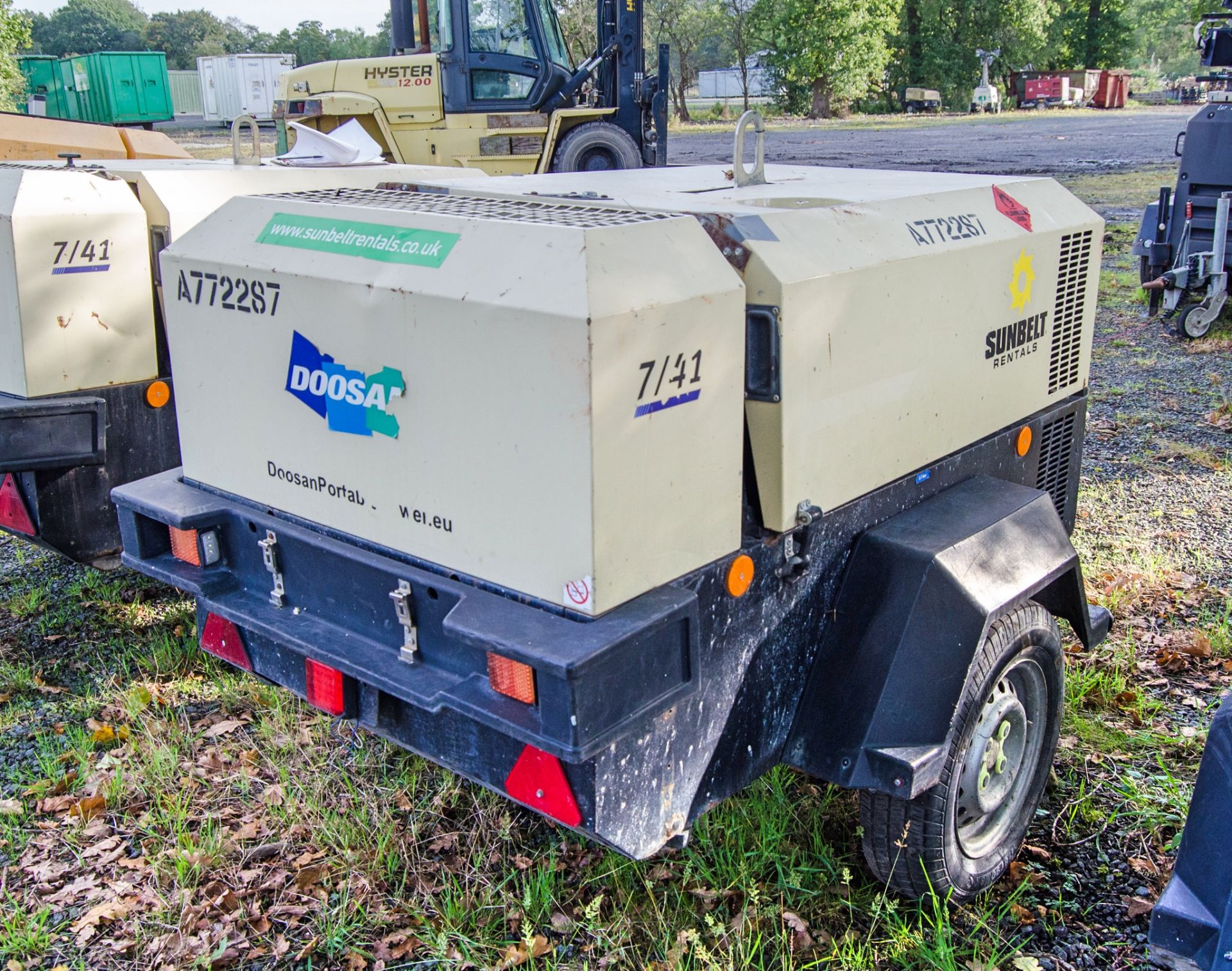 Doosan 7/41 diesel driven fast tow mobile air compressor Year: 2017 S/N: 434513 Recorded Hours: - Image 3 of 9