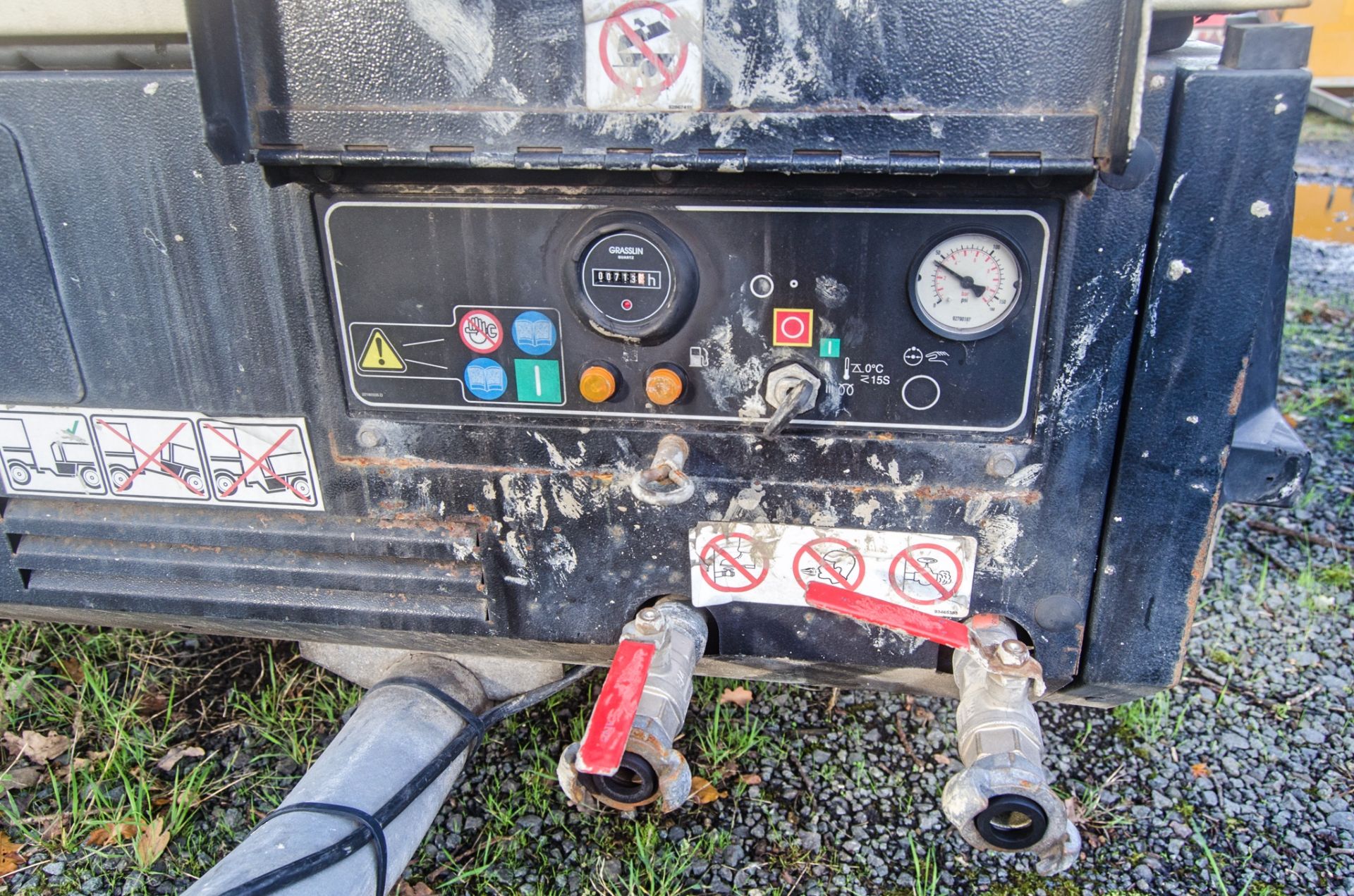 Doosan 7/41 diesel driven fast tow mobile air compressor Year: 2015 S/N: 433702 Recorded Hours: - Image 7 of 9