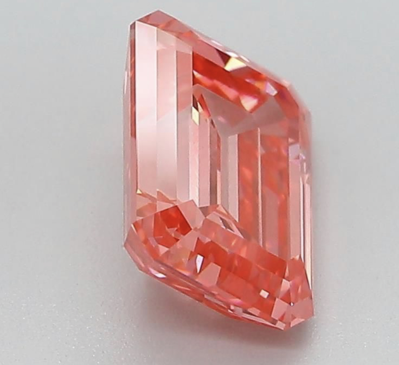 Emerald Cut Diamond Fancy Vivid Pink Colour VS1 Clarity 2.07 Carat VG VG - LG582382750 - IGI - Image 2 of 8