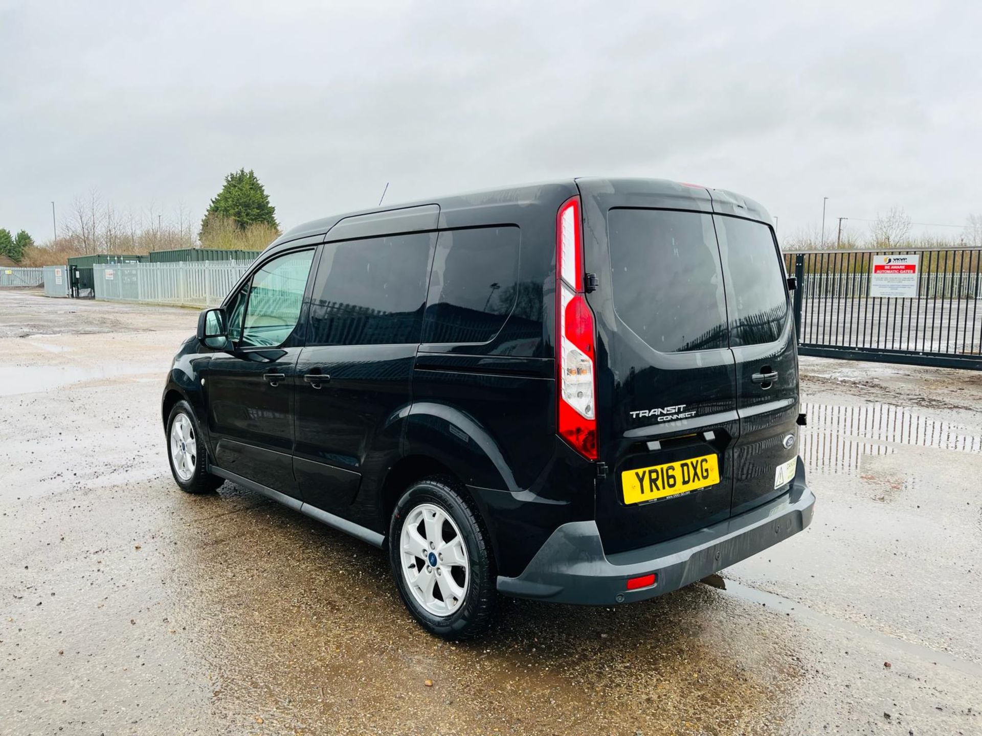 ** ON SALE **Ford Transit Connect Limited 1.6 TDCI 200 115 L1 H1 2016 '16 Reg' -A/C -Parking Sensors - Image 8 of 27