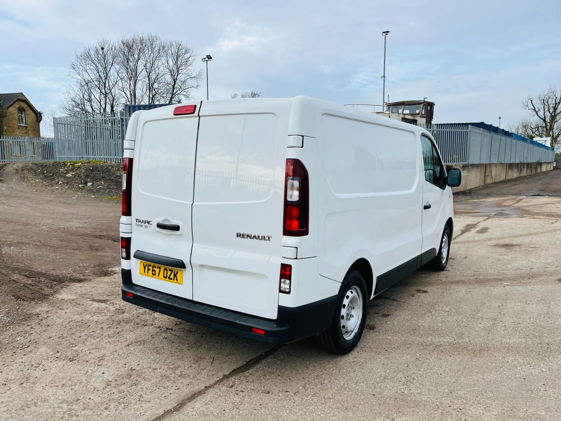 ** ON SALE ** Renault Trafic 1.6 DCI 125 SL27 Energy Business+ 2017 '67 Reg' - A/C - ULEZ Compliant - Image 12 of 27