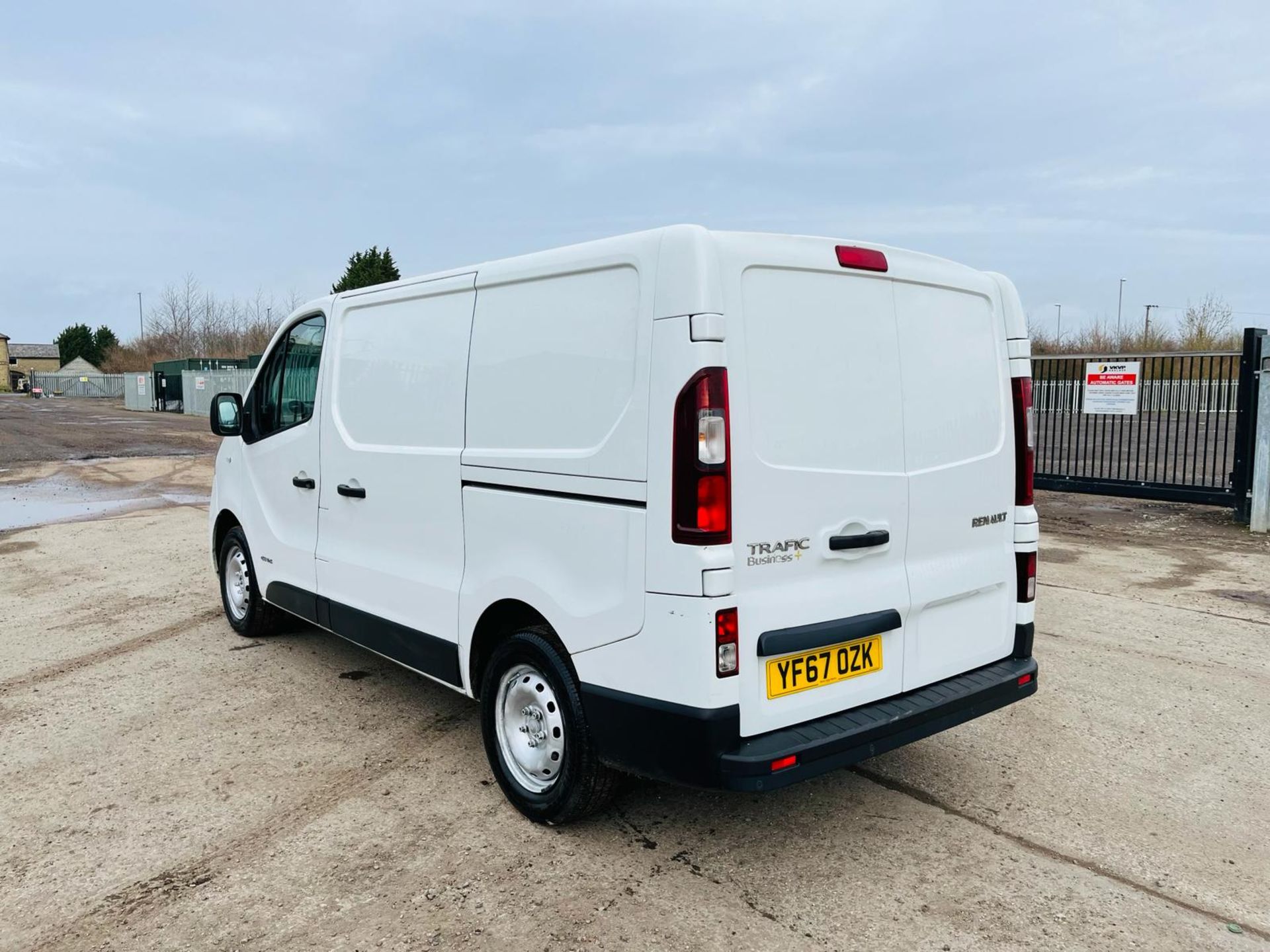 ** ON SALE ** Renault Trafic 1.6 DCI 125 SL27 Energy Business+ 2017 '67 Reg' - A/C - ULEZ Compliant - Image 8 of 27