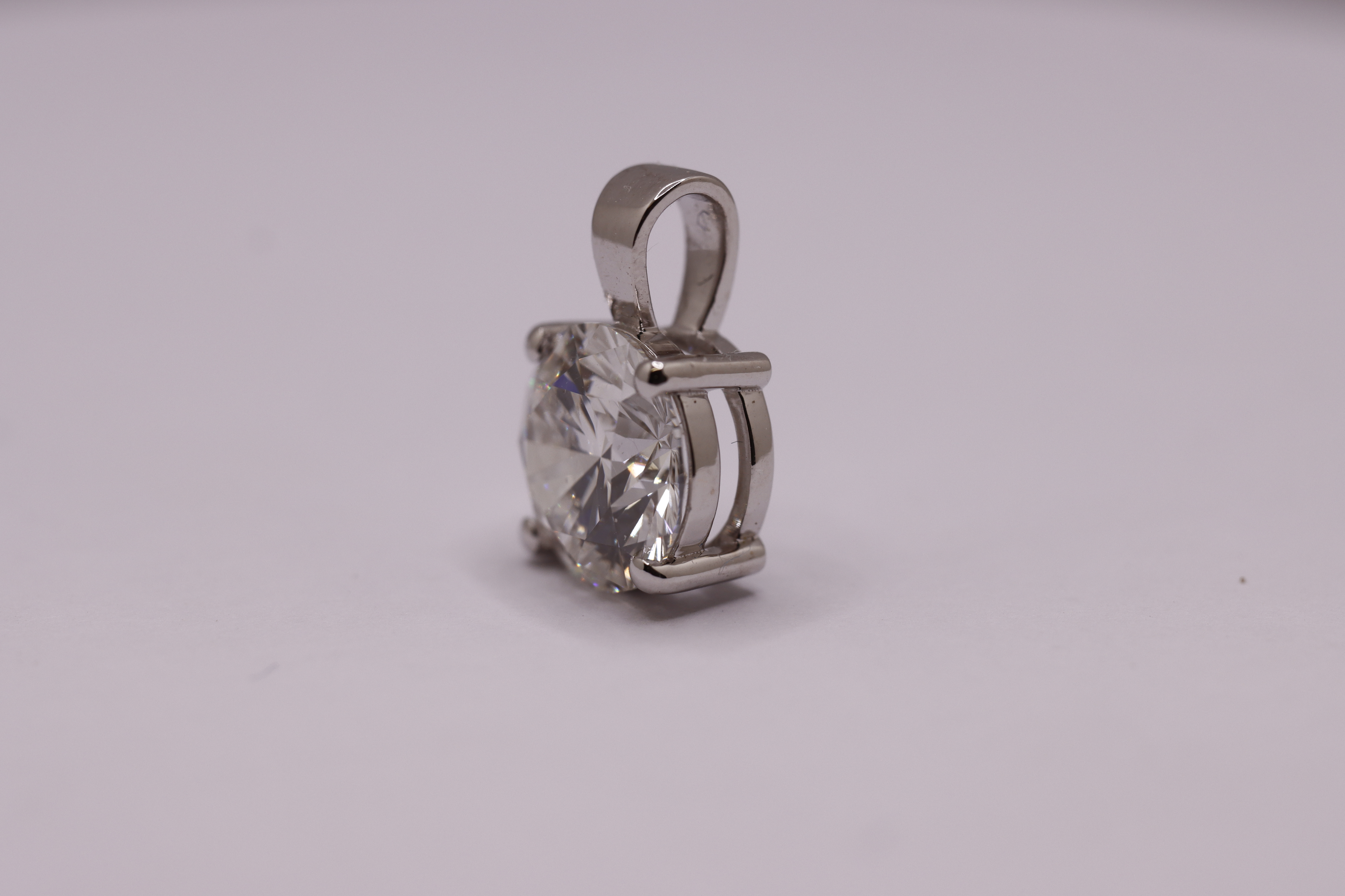 ** ON SALE ** Round Brilliant Cut 2.57 Carat Diamond 18kt White Gold Pendant - F Colour VS1 Clarity - Image 2 of 7