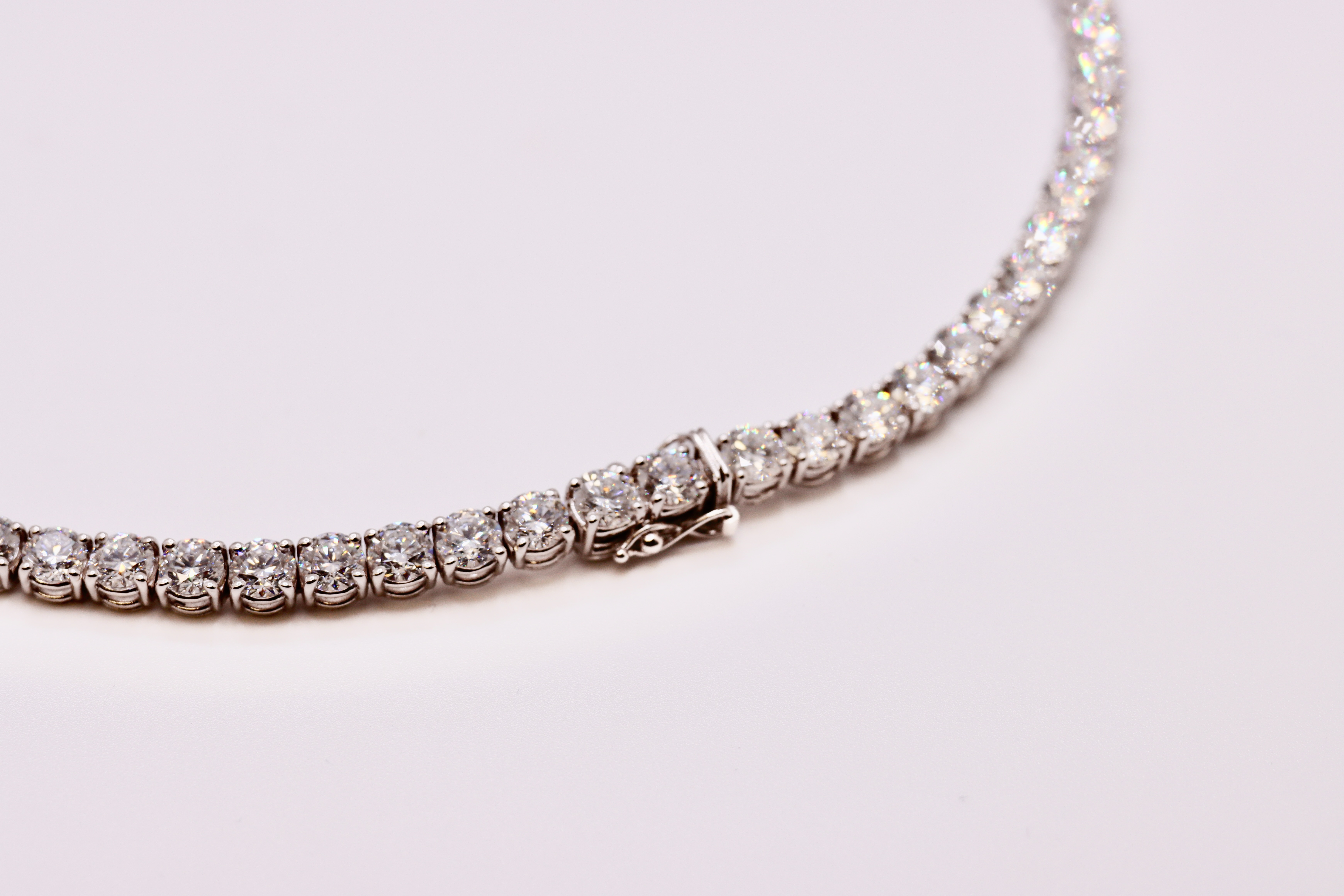 Round Brilliant Diamond Tennis Necklace 40 Carats Set in 18kt White Gold - IGI - Image 6 of 8