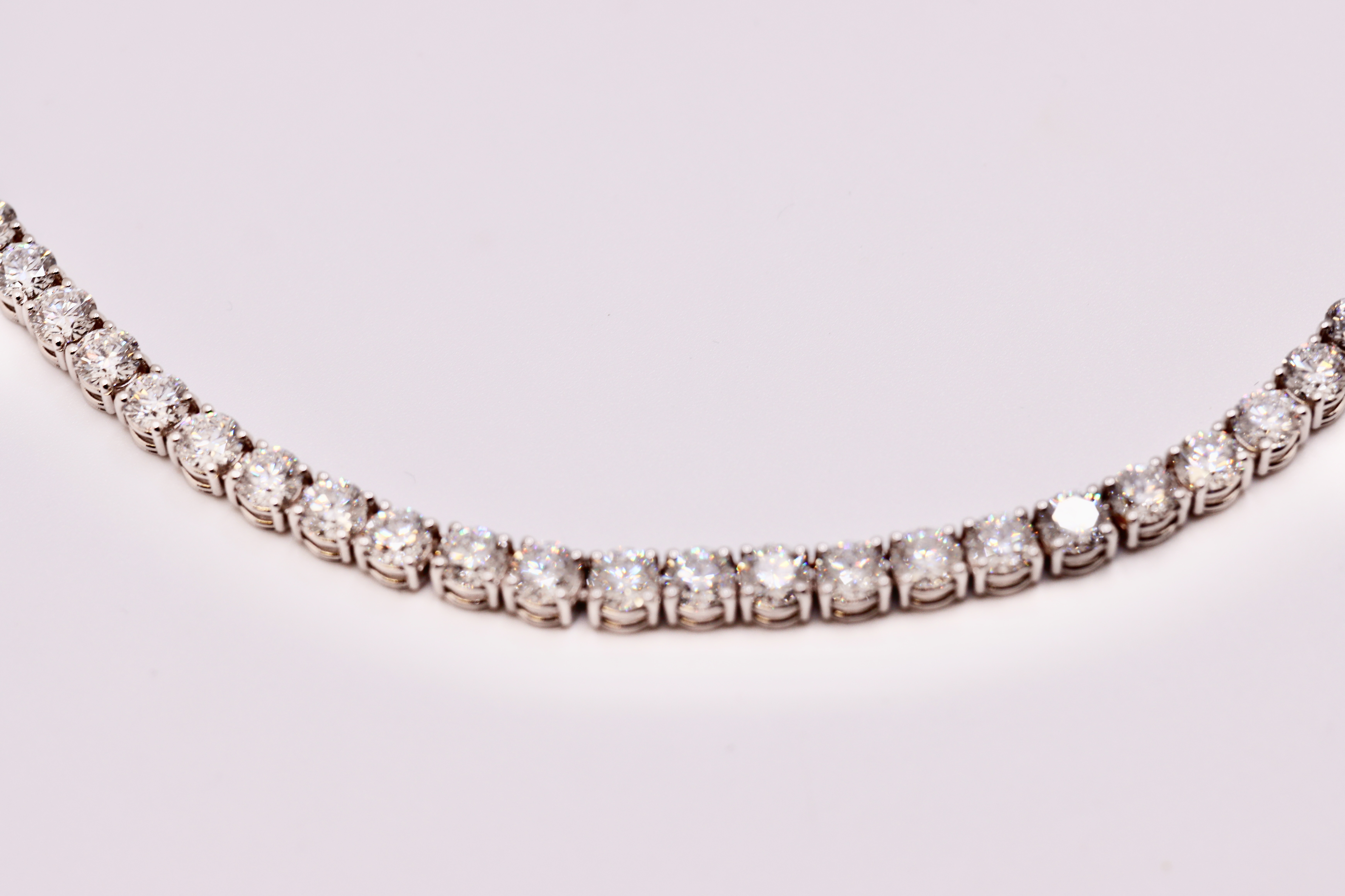Round Brilliant Diamond Tennis Necklace 40 Carats Set in 18kt White Gold - IGI - Image 7 of 8
