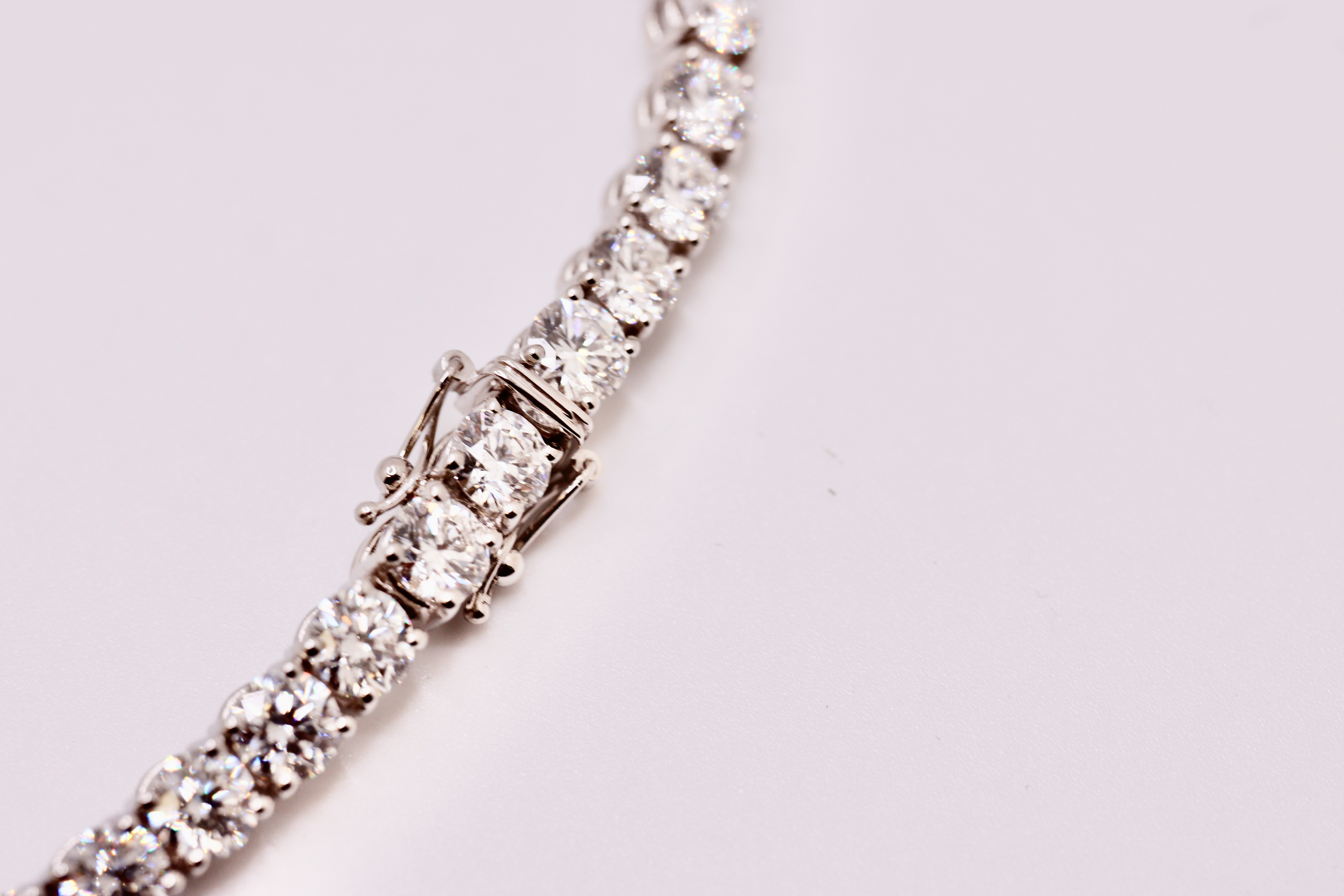 Round Brilliant Diamond Tennis Necklace 40 Carats Set in 18kt White Gold - IGI - Image 5 of 8