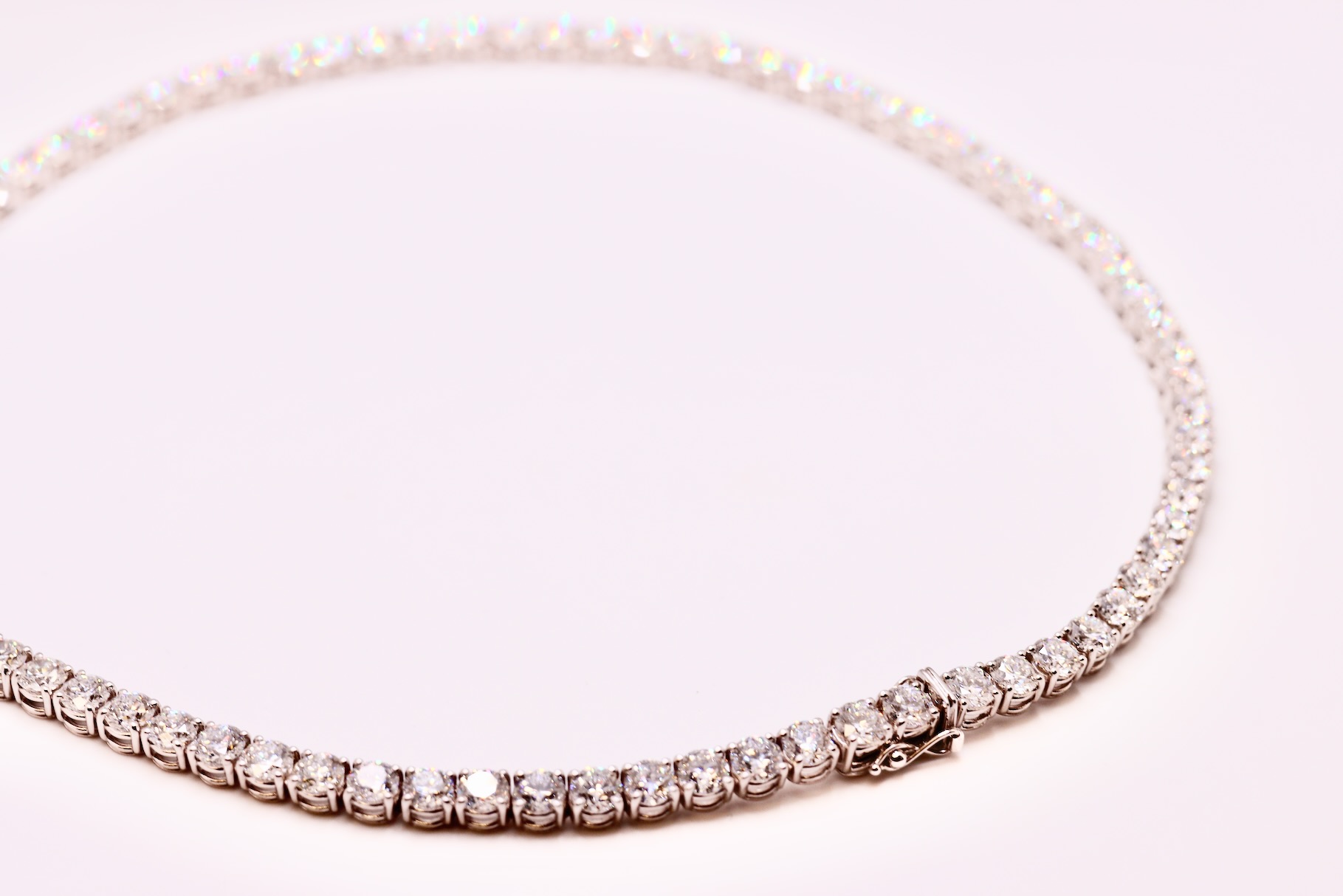 Round Brilliant Diamond Tennis Necklace 40 Carats Set in 18kt White Gold - IGI - Image 3 of 8