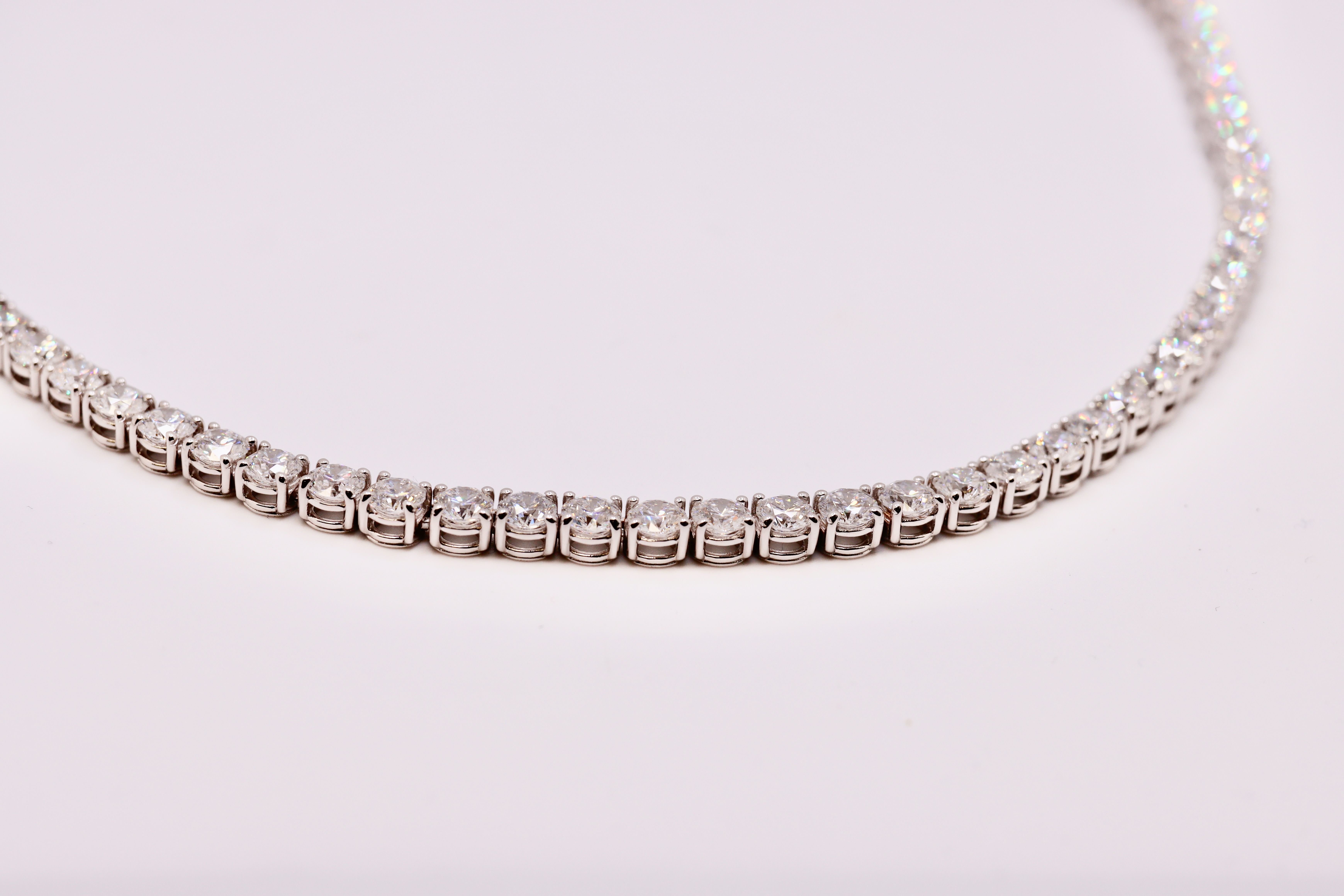 Round Brilliant Diamond Tennis Necklace 40 Carats Set in 18kt White Gold - IGI - Image 4 of 8