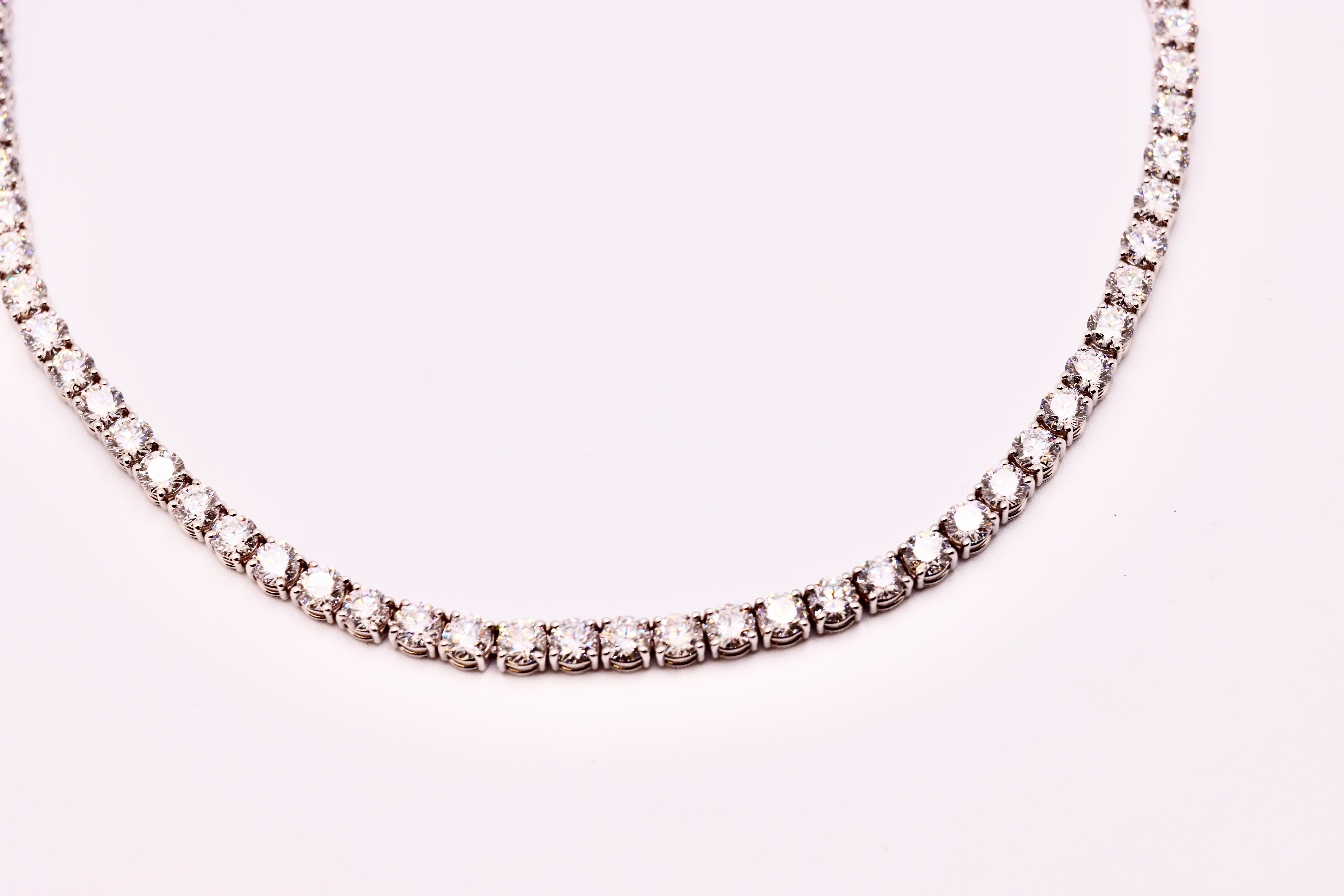 Round Brilliant Diamond Tennis Necklace 40 Carats Set in 18kt White Gold - IGI - Image 2 of 8