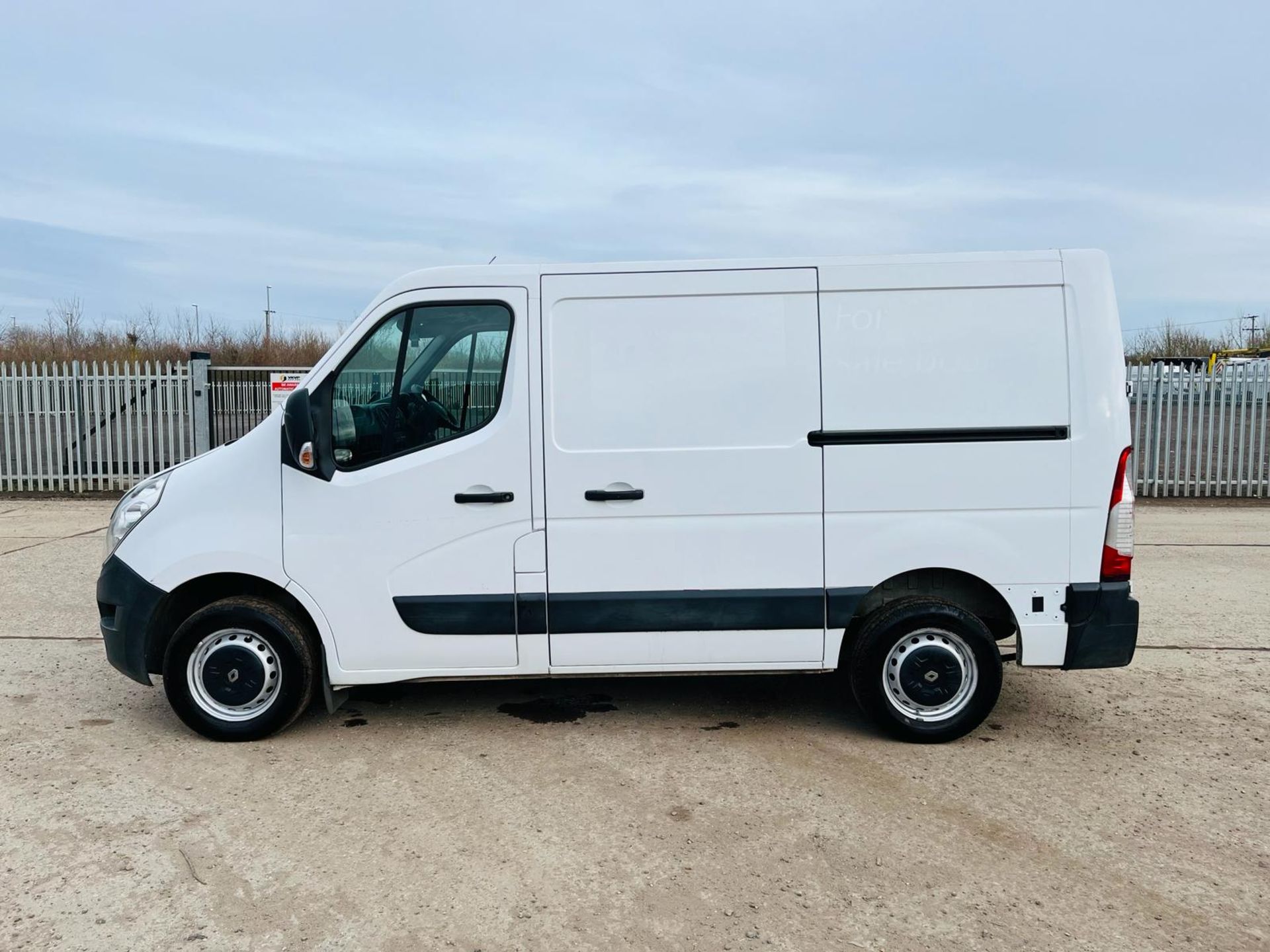 ** ON SALE ** Renault Master S128 Business DCI 110 - 2018 '68 Reg' -ULEZ Compliant -Bluetooth - Image 4 of 28