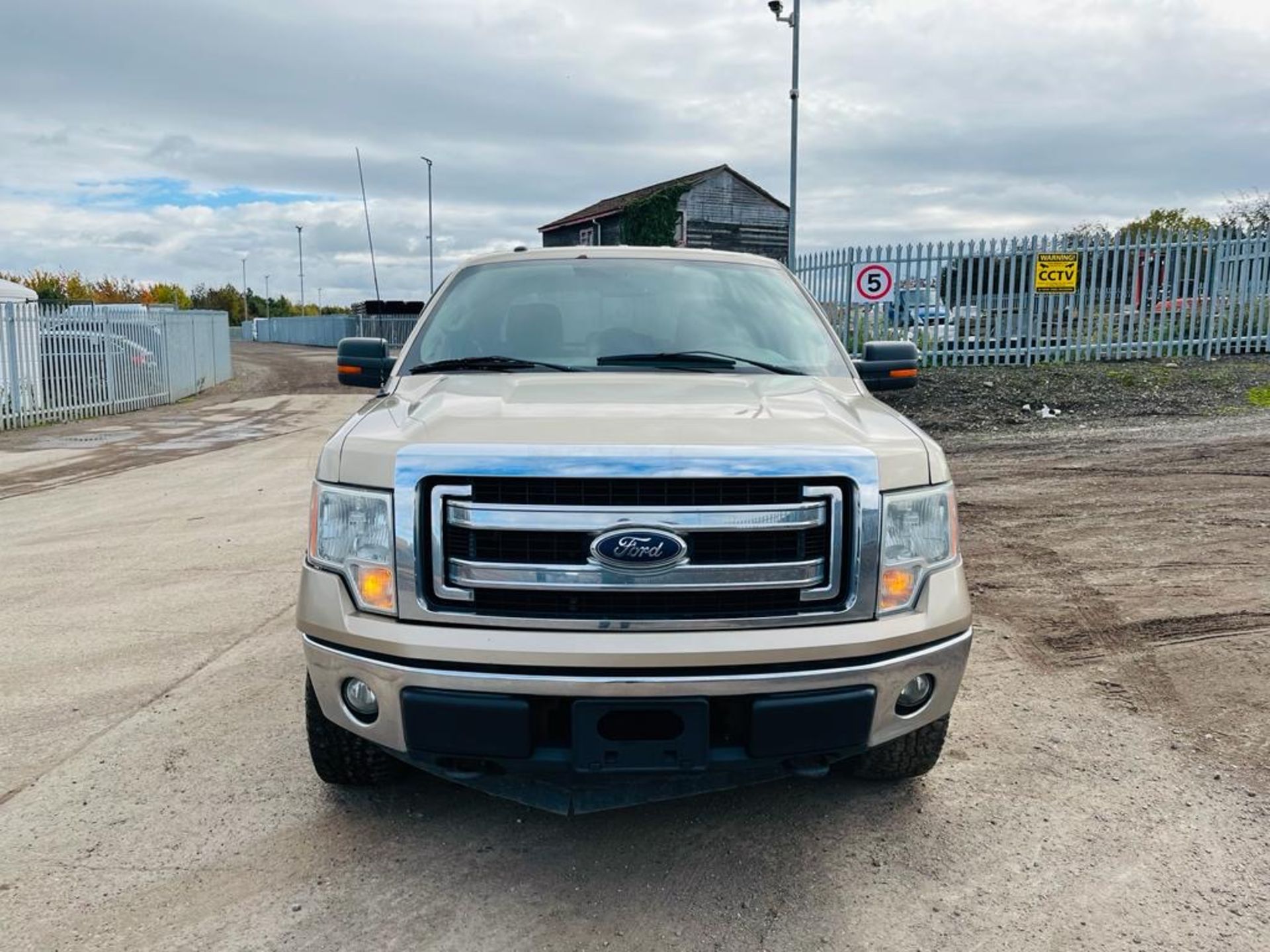 ** ON SALE ** Ford F-150 5.0L V8 XLT King Cab '2014 Year' A/C - Fresh Import - ULEZ Compliant - Image 2 of 29