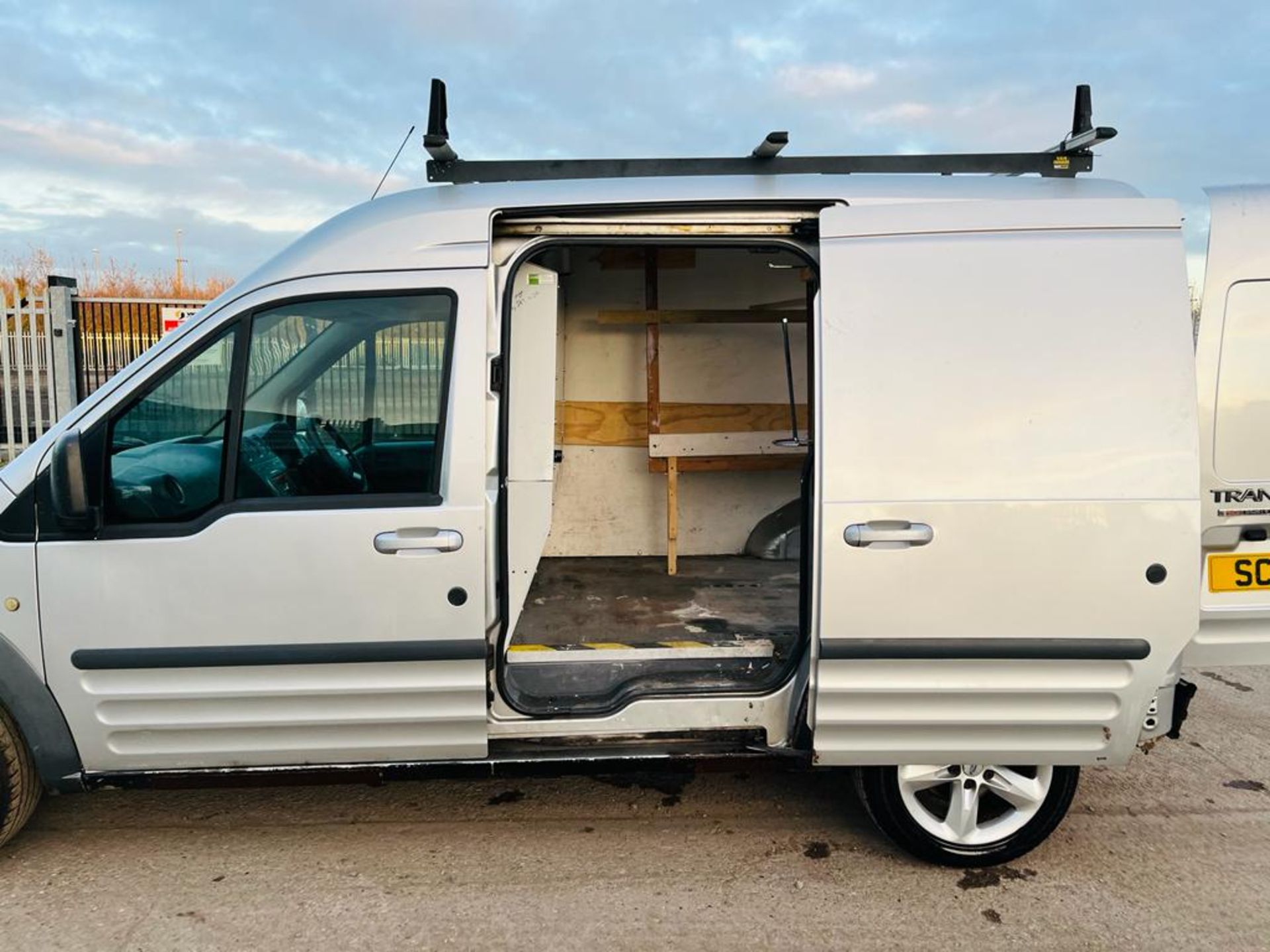 ** ON SALE ** Ford Transit Connect 1.8 TDCI 110 230 LWB Limited 2011 '11 Reg' Parking Sensors - Image 6 of 30