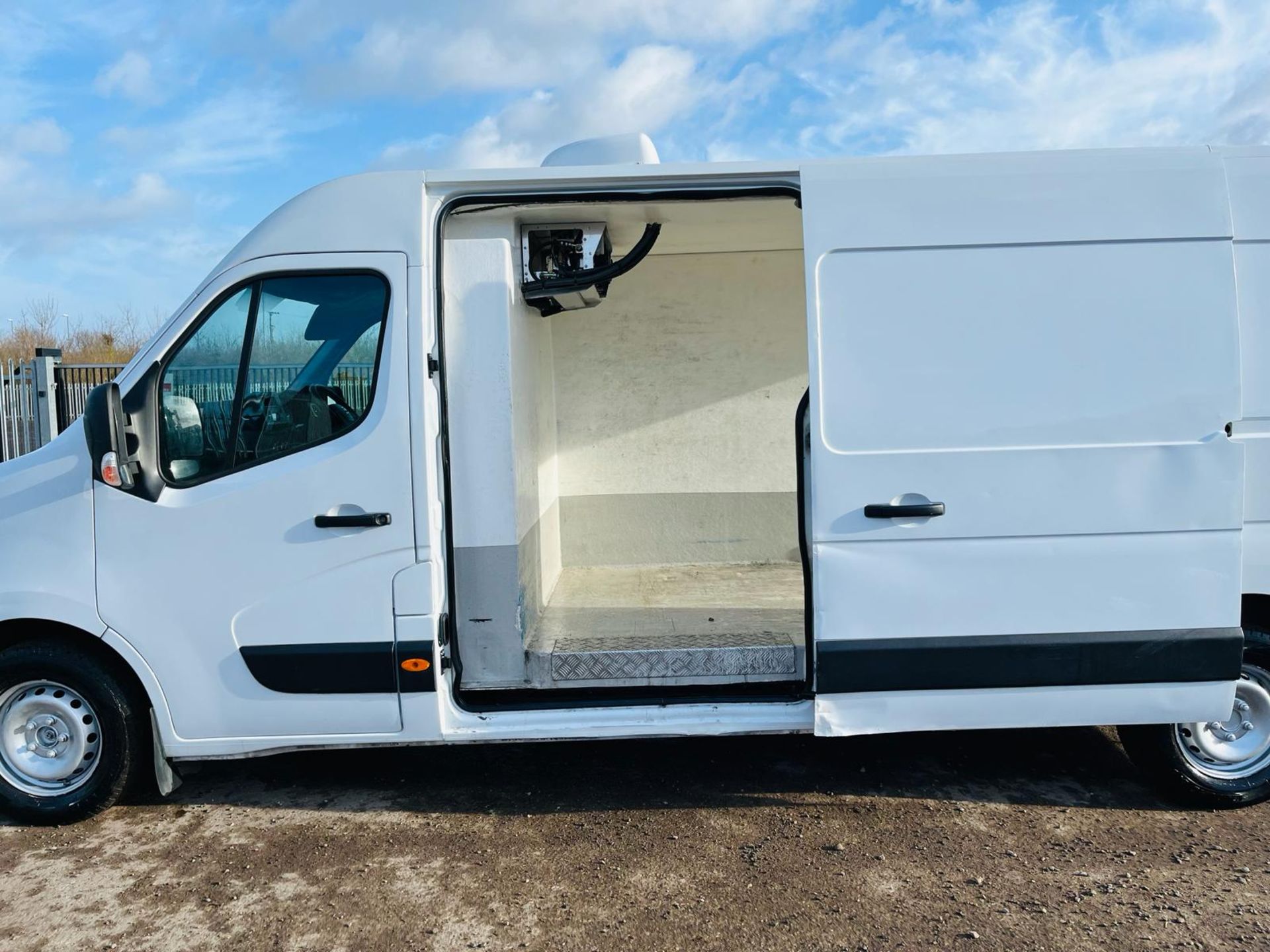 ** ON SALE ** Nissan NV400 Acenta Dci 135 F35- Refrigerated - Bluetooth Handsfree -ULEZ Compliant - Image 6 of 28