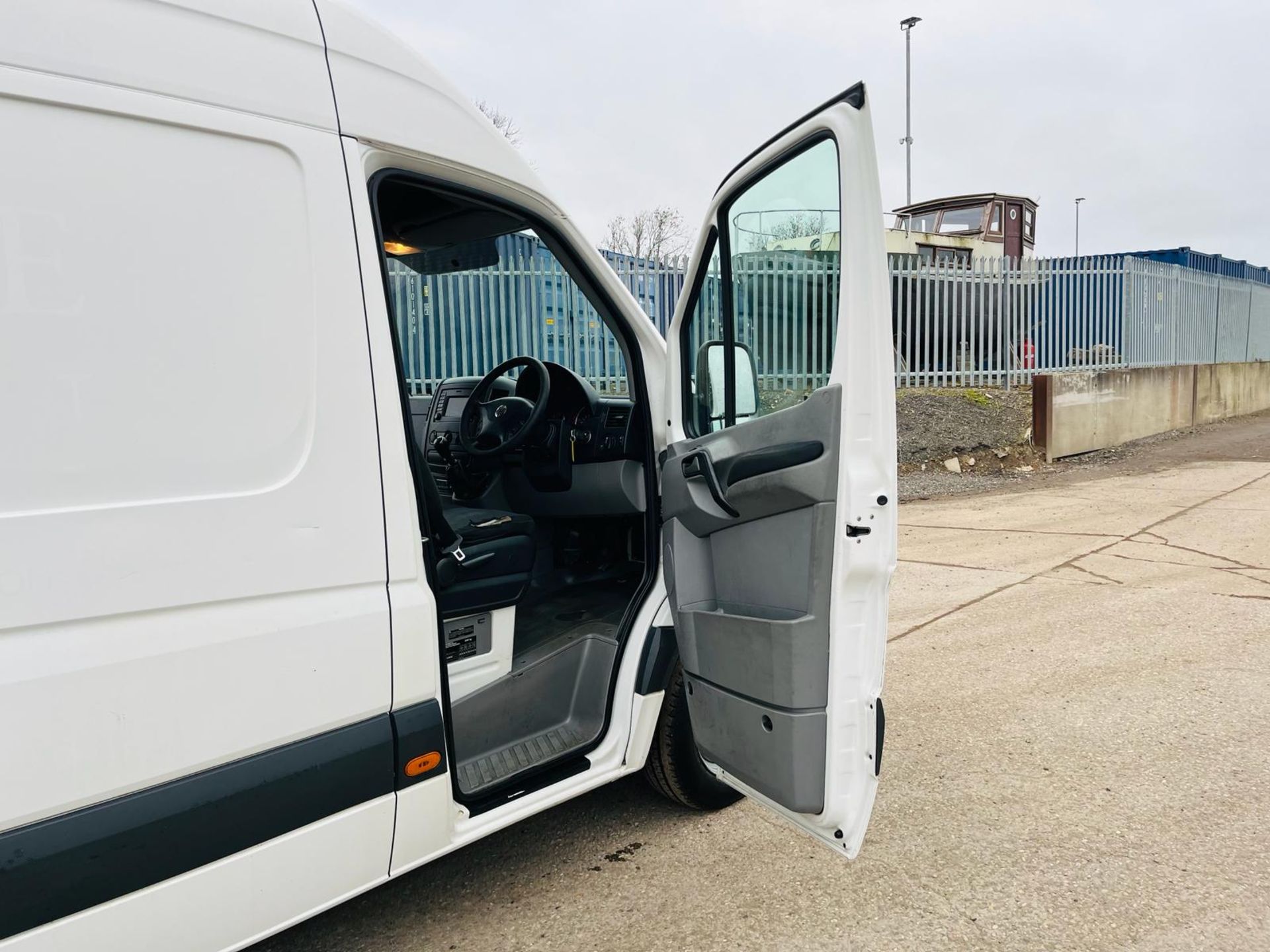 ** ON SALE ** Volkswagen Crafter Cr35 TDI 109 2016 '66 Reg' Refrigerated -ULEZ Compliant - Bluetooth - Image 15 of 30