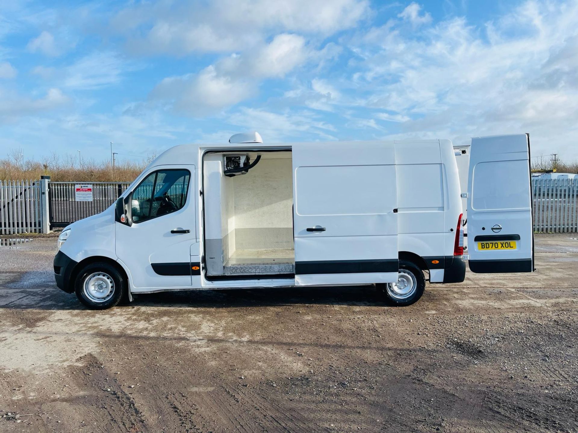 ** ON SALE ** Nissan NV400 Acenta Dci 135 F35- Refrigerated - Bluetooth Handsfree -ULEZ Compliant - Image 5 of 28