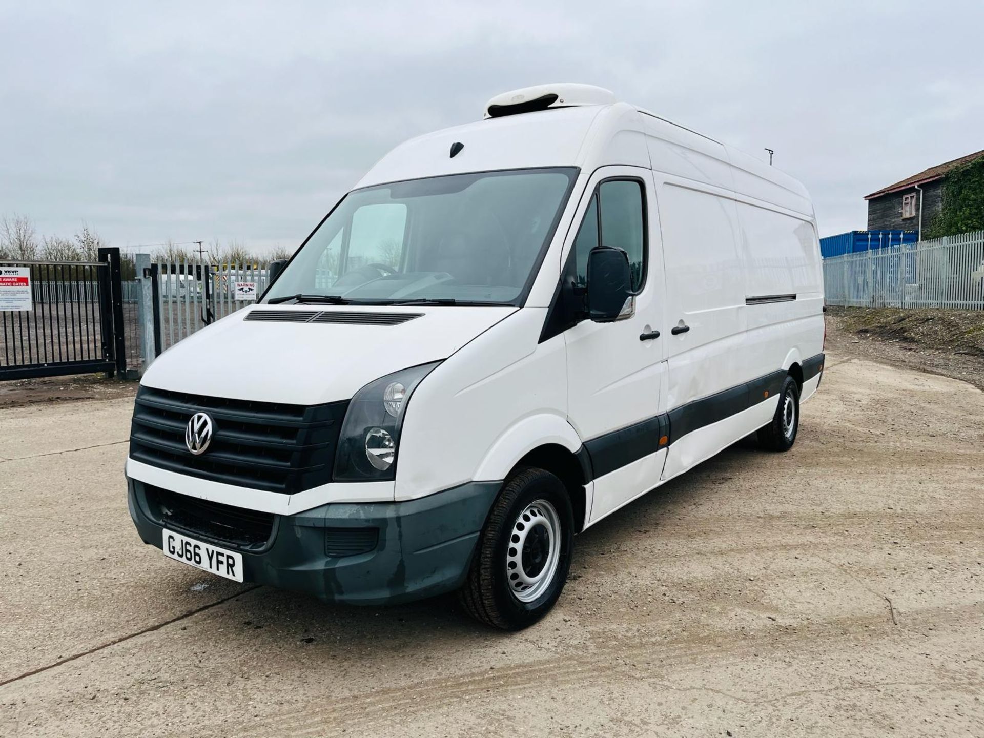 ** ON SALE ** Volkswagen Crafter Cr35 TDI 109 2016 '66 Reg' Refrigerated -ULEZ Compliant - Bluetooth - Image 3 of 30