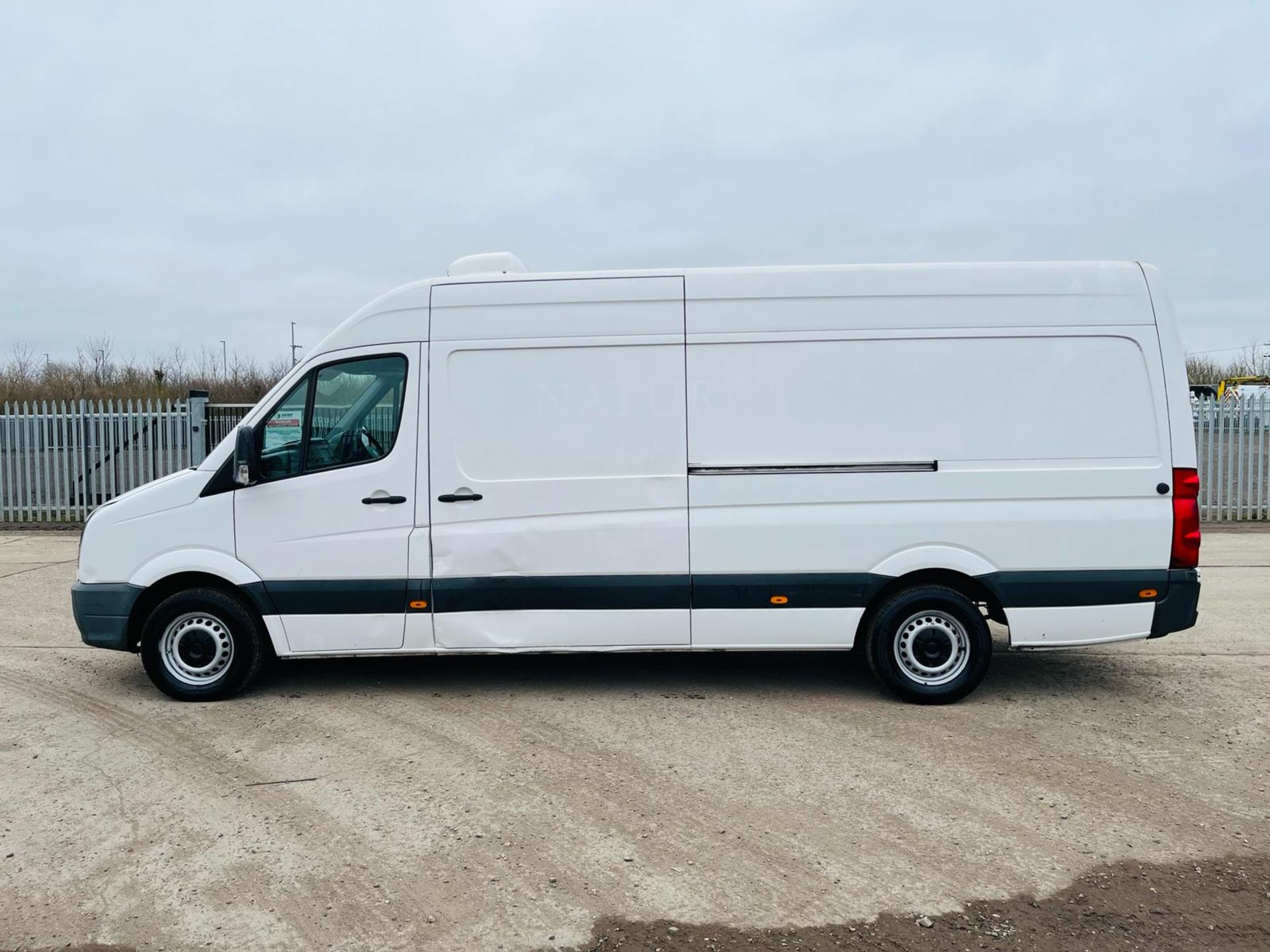 ** ON SALE ** Volkswagen Crafter Cr35 TDI 109 2016 '66 Reg' Refrigerated -ULEZ Compliant - Bluetooth - Image 4 of 30