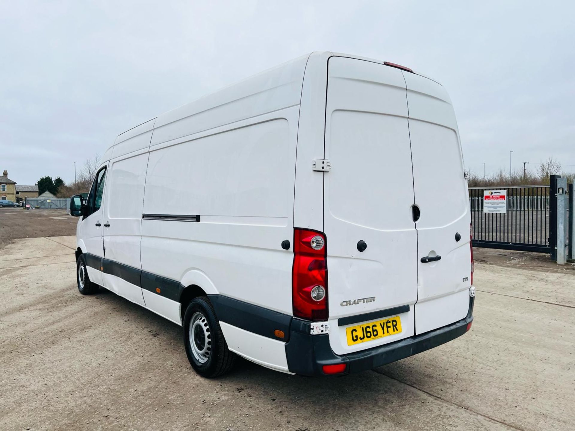 ** ON SALE ** Volkswagen Crafter Cr35 TDI 109 2016 '66 Reg' Refrigerated -ULEZ Compliant - Bluetooth - Image 8 of 30