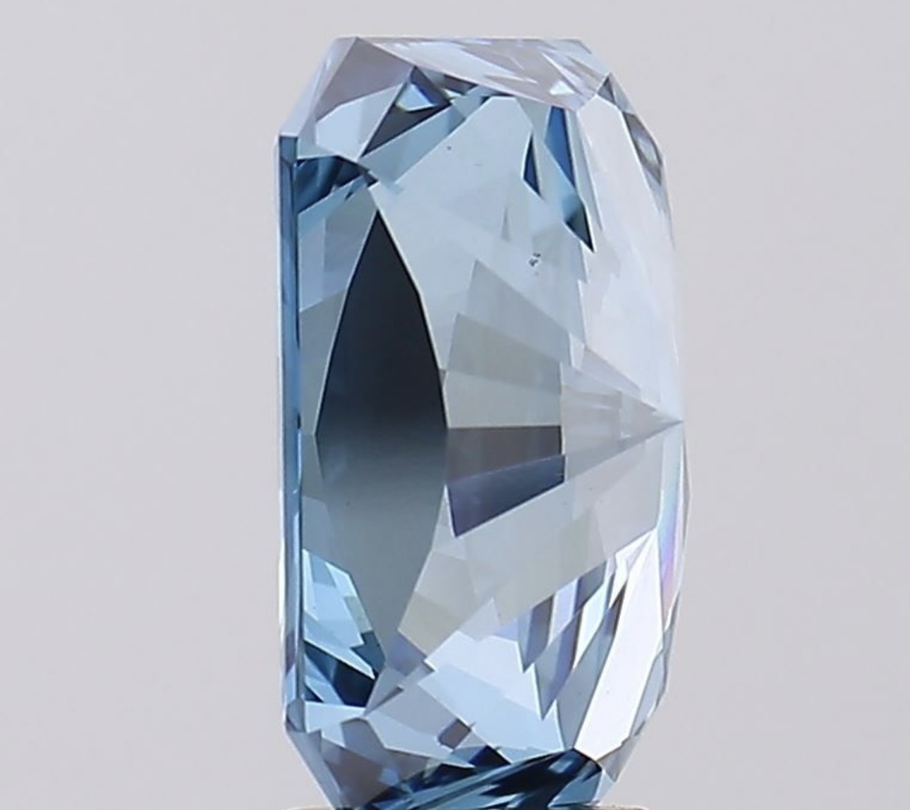 Radiant 5.26 Carat Diamond Fancy Vivaid Blue Colour VS1 Clarity EX EX - IGI - Image 5 of 9