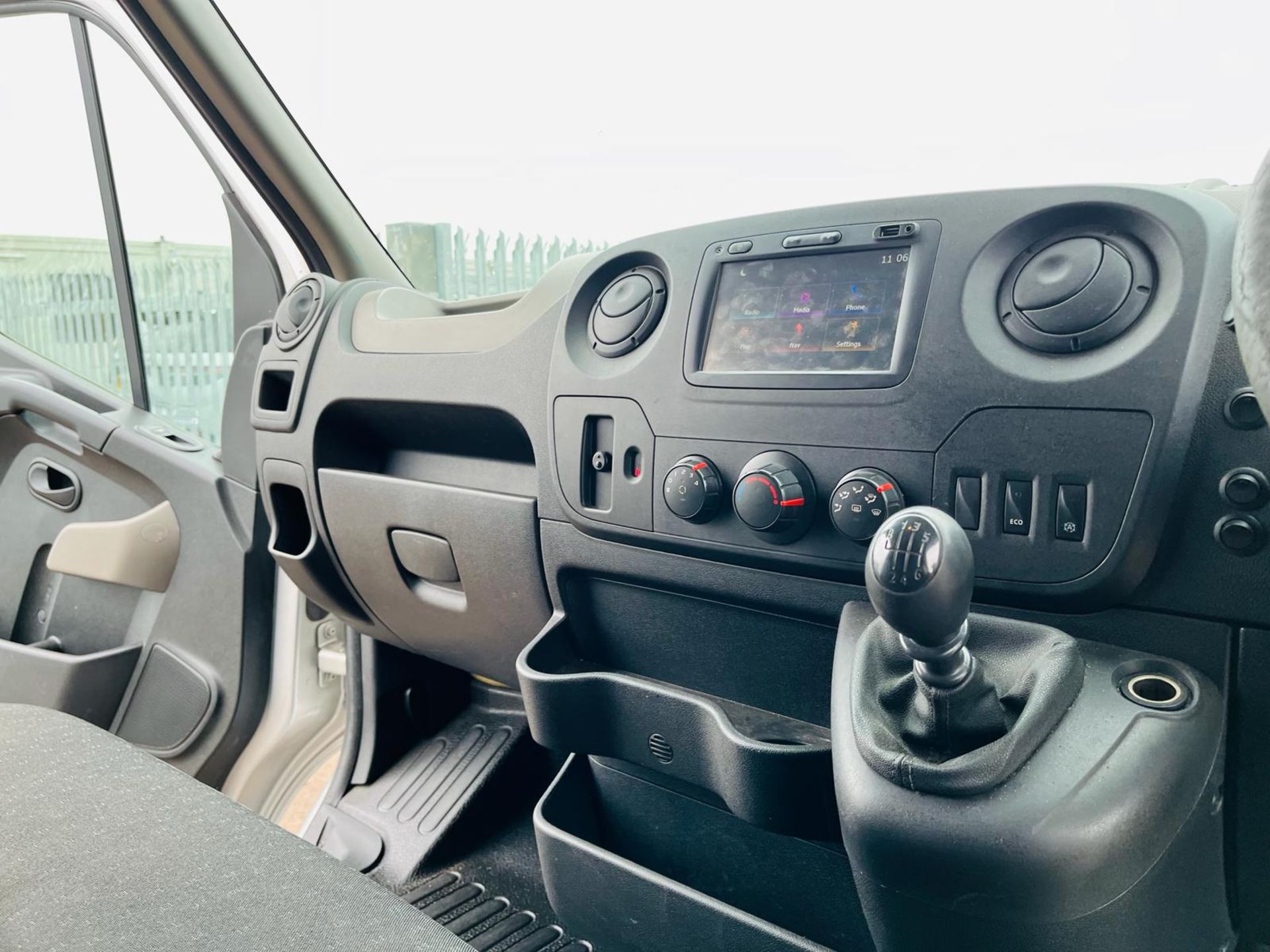 Vauxhall Movano 2.3 CDTI 3.5T RWD B/T 136 E/F HD L4 H2 2017 '66 Reg' Twin Rear Axle - Sat Nav - RARE - Image 19 of 27